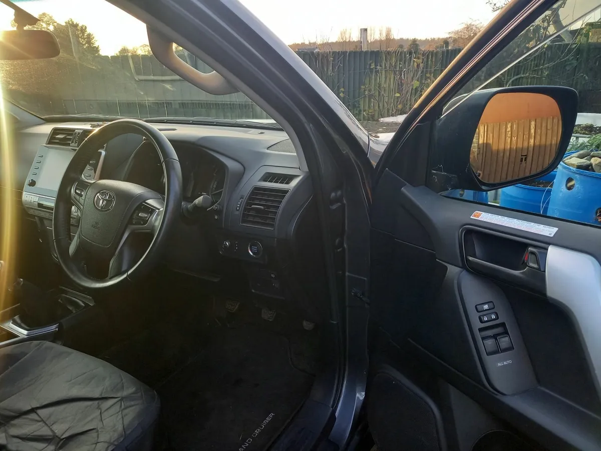 Toyota Land Cruiser 2022 - Image 3