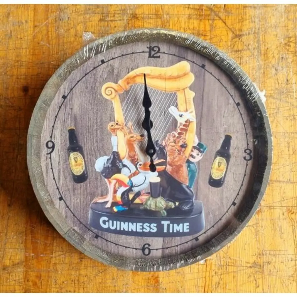 Barrel Lid Clock Guinness Characters – H392 - Image 1