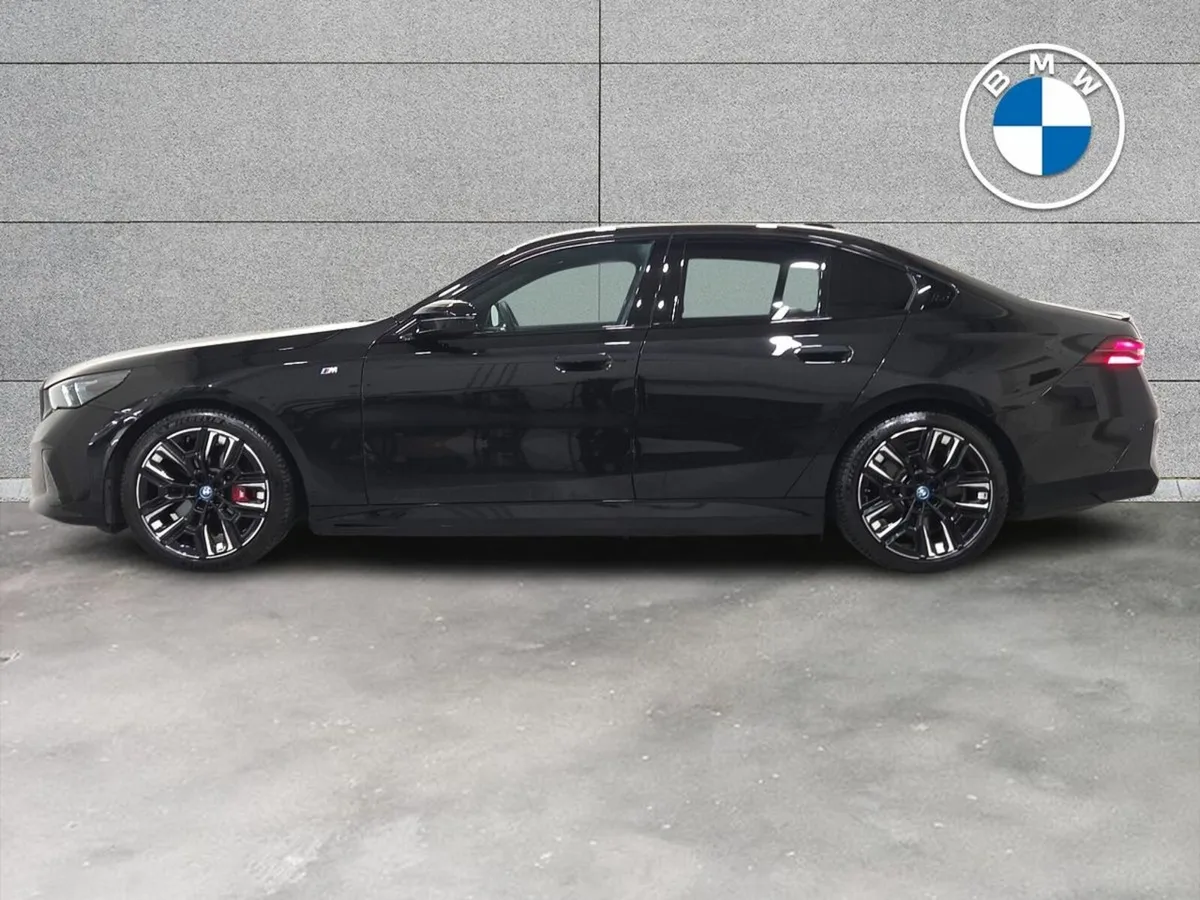 BMW i5 M60 Saloon - Image 4