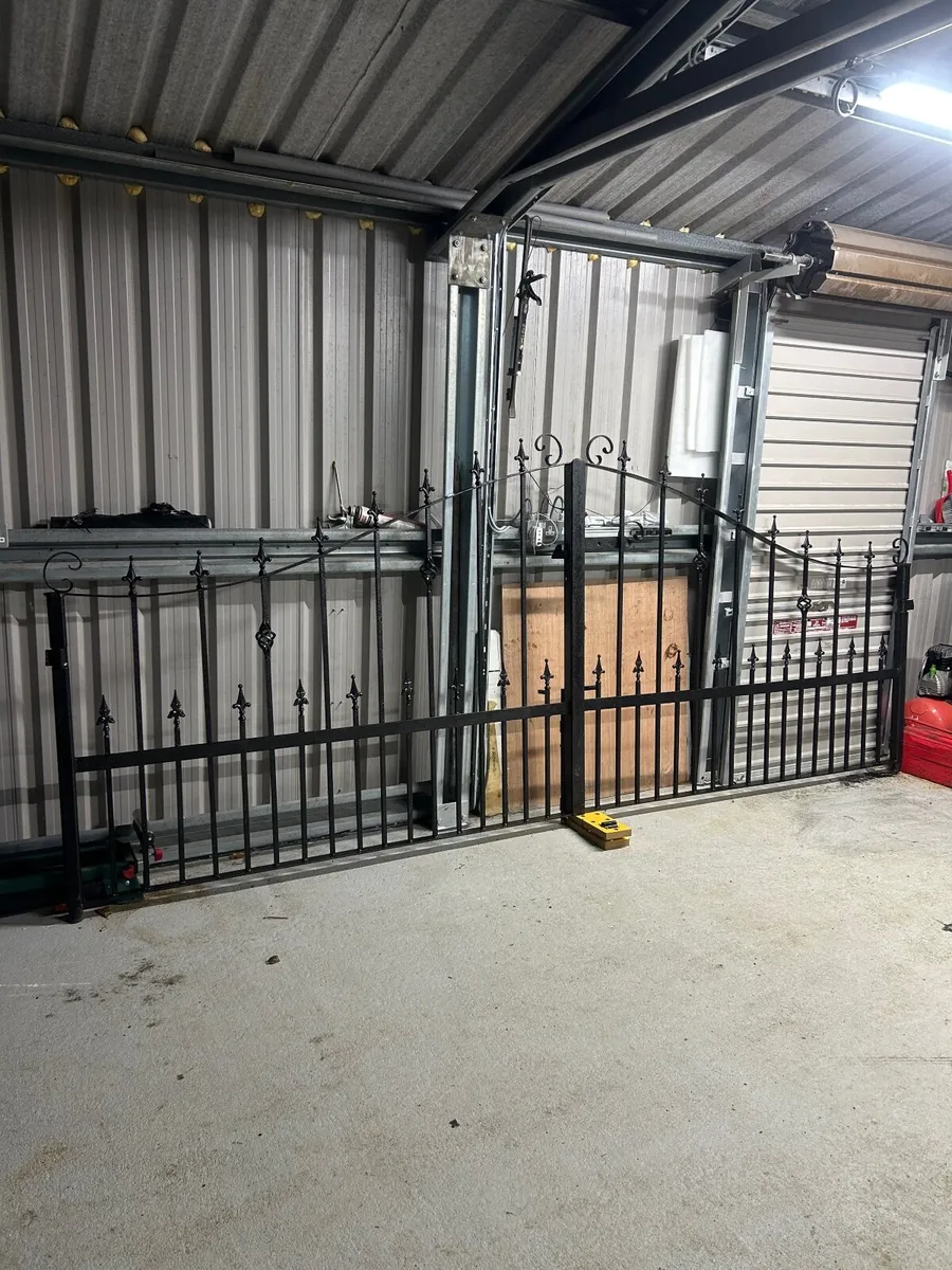 Entrance gates - Image 2