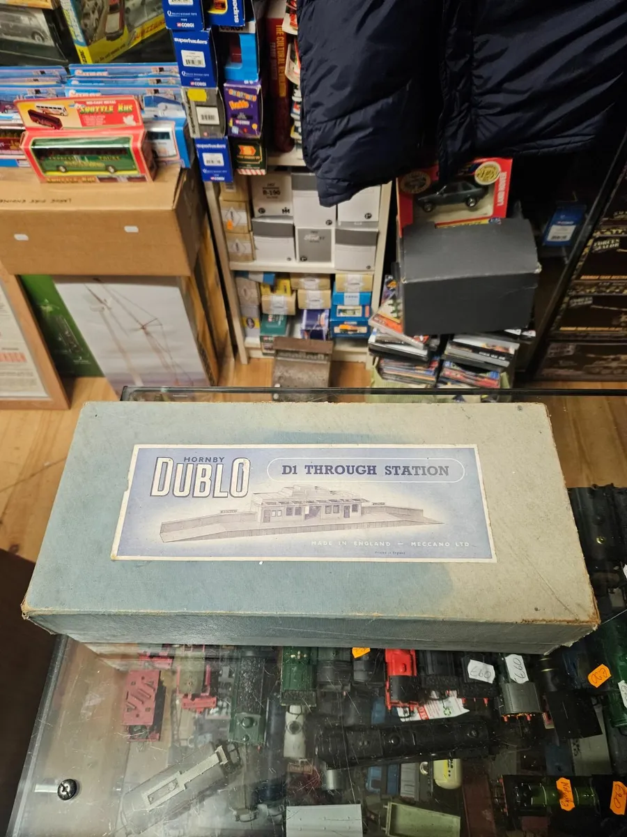 Hornby Dublo OO Gauge Train Station - Image 1