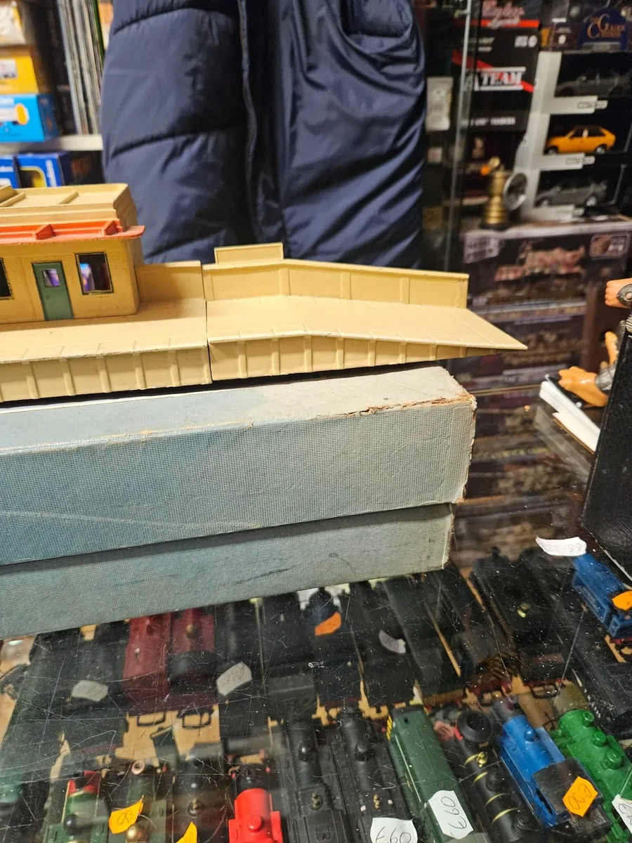 Hornby Dublo OO Gauge Train Station - Image 4