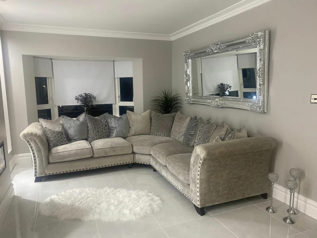 Corner sofa - Image 1