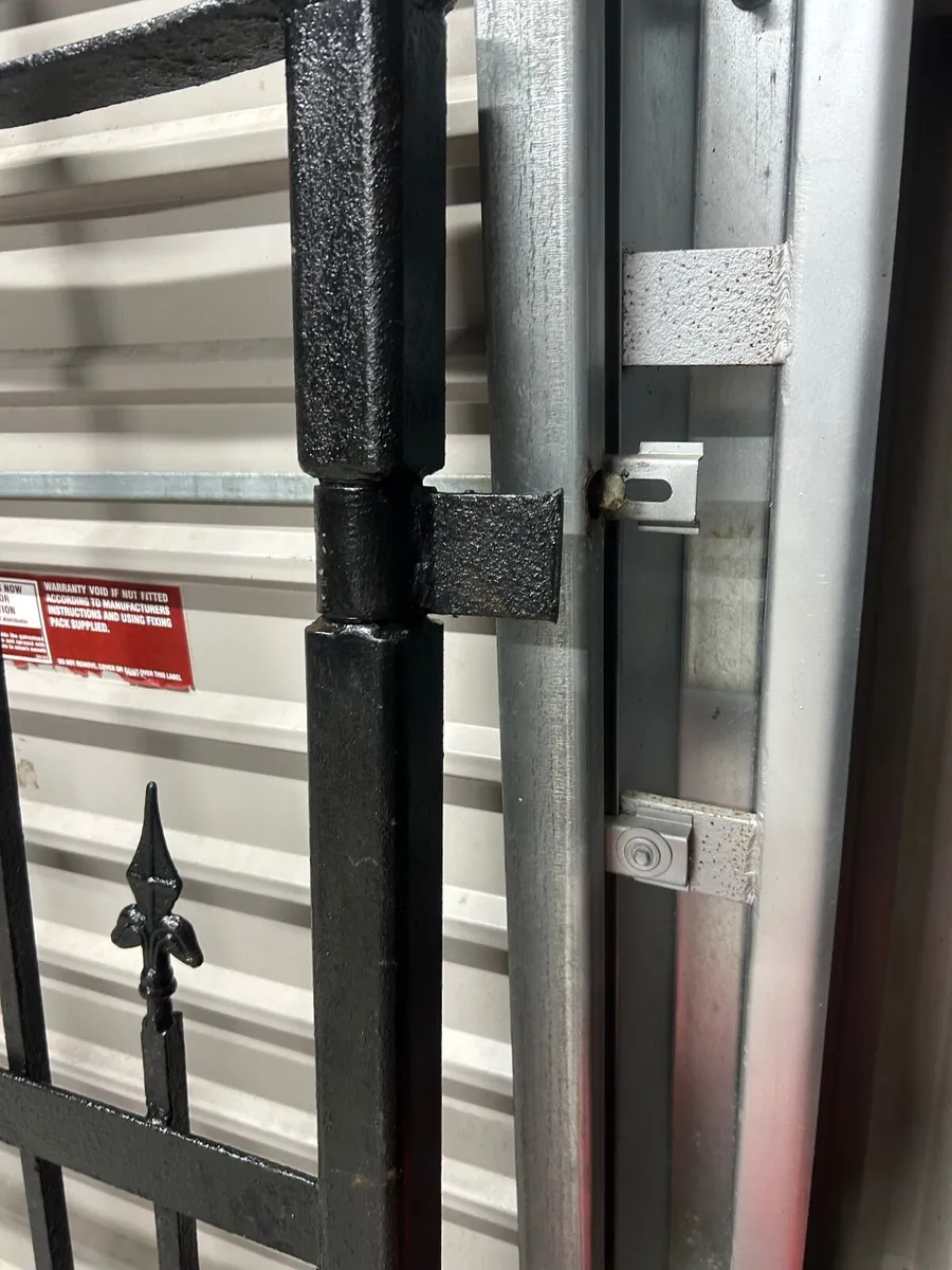 Entrance gates - Image 3