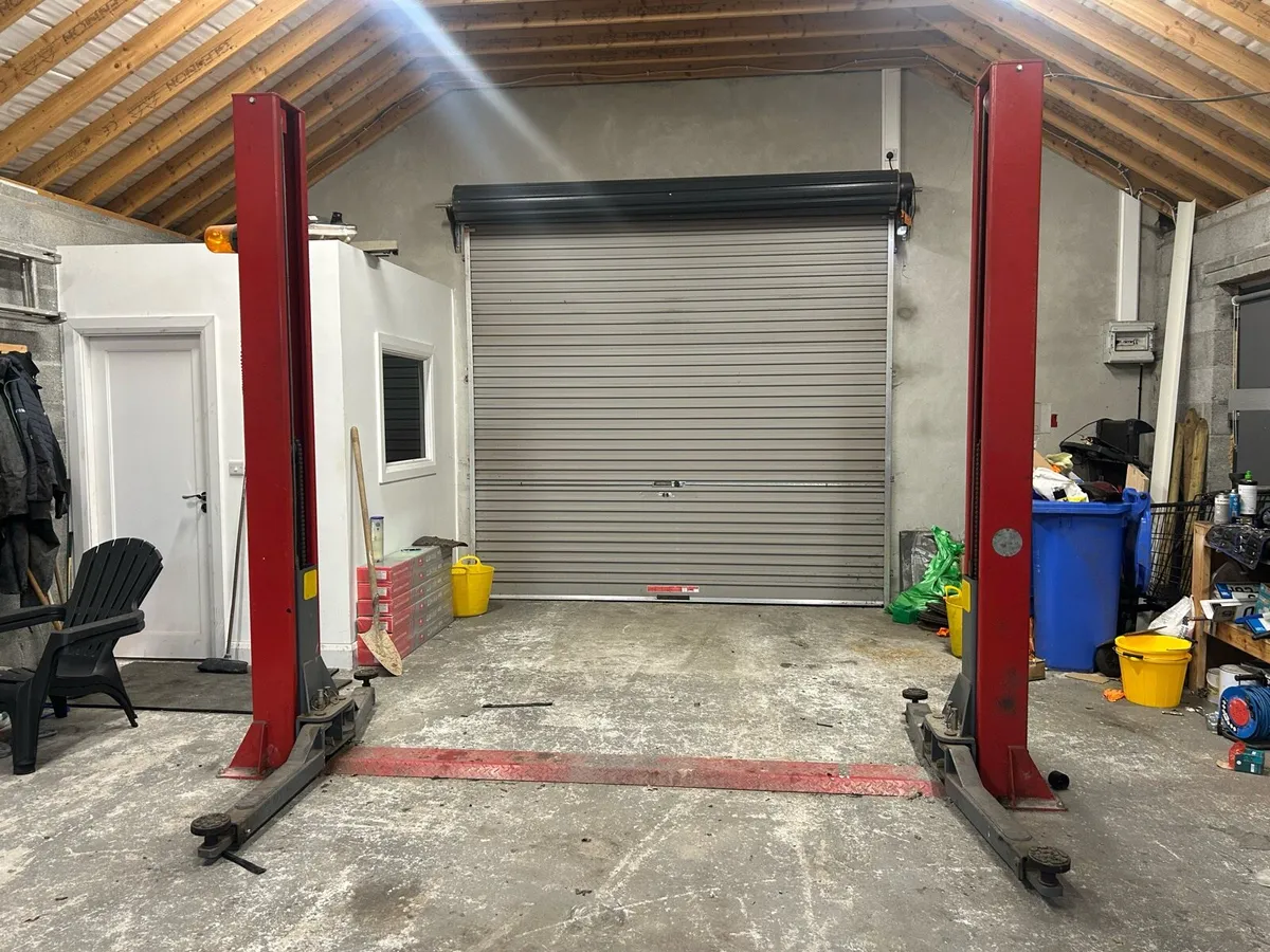 2 post car lift - Image 1
