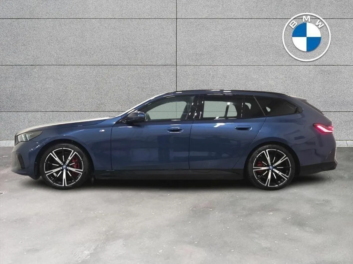 BMW i5 eDrive40 M Sport Pro Touring - Image 4