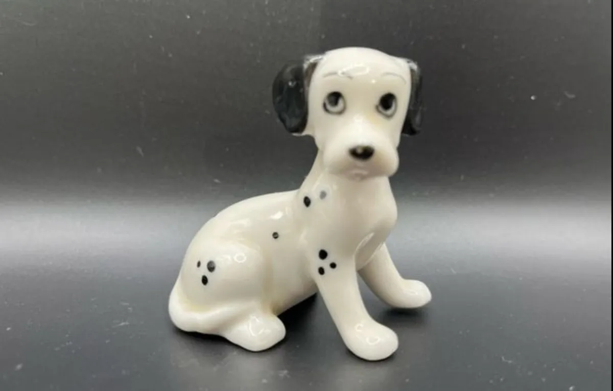 Vintage collection of 5 porcelain Dalmatian dogs - Image 1