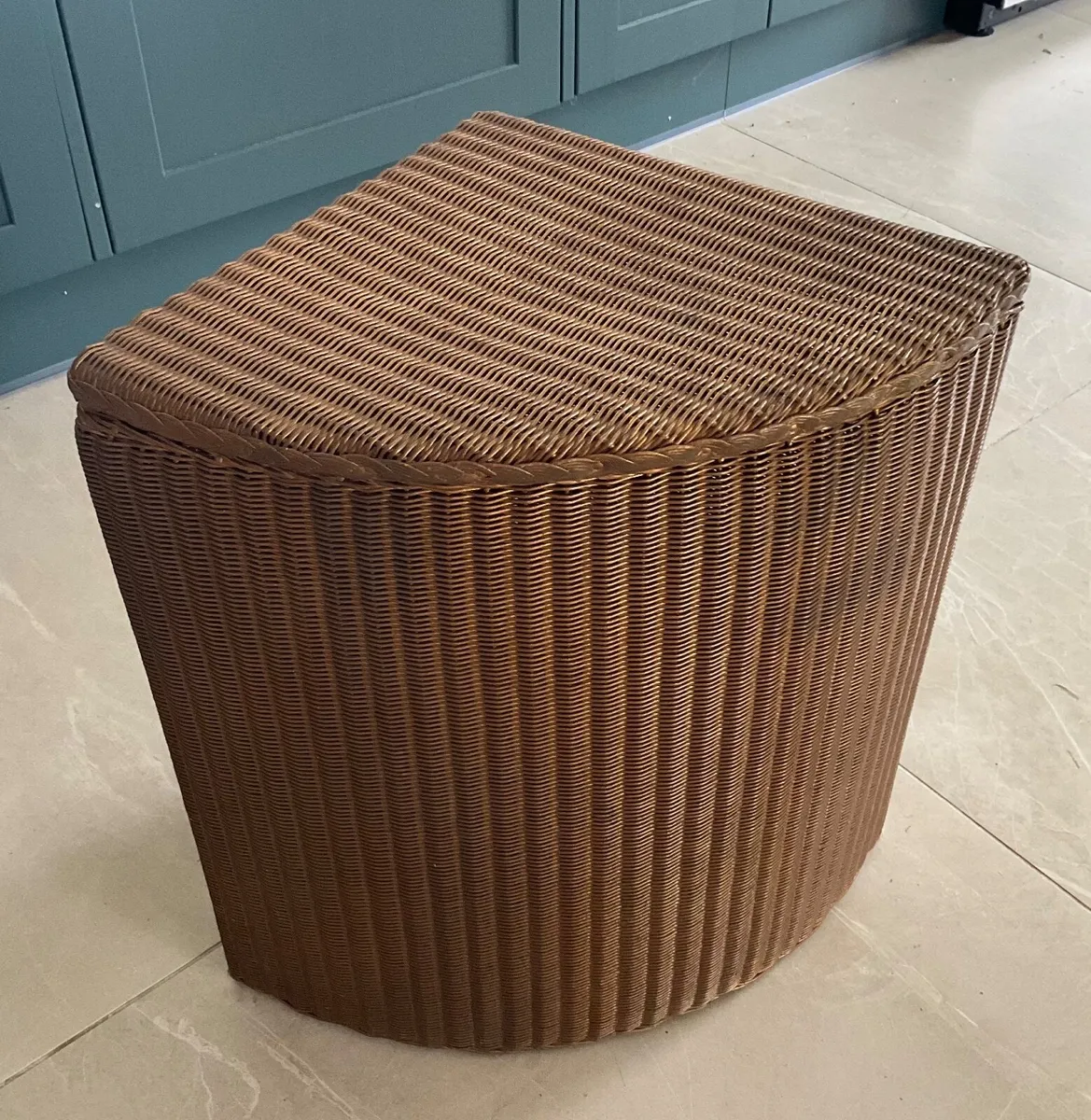 Vintage Lloyd loom chair and linen basket - Image 2