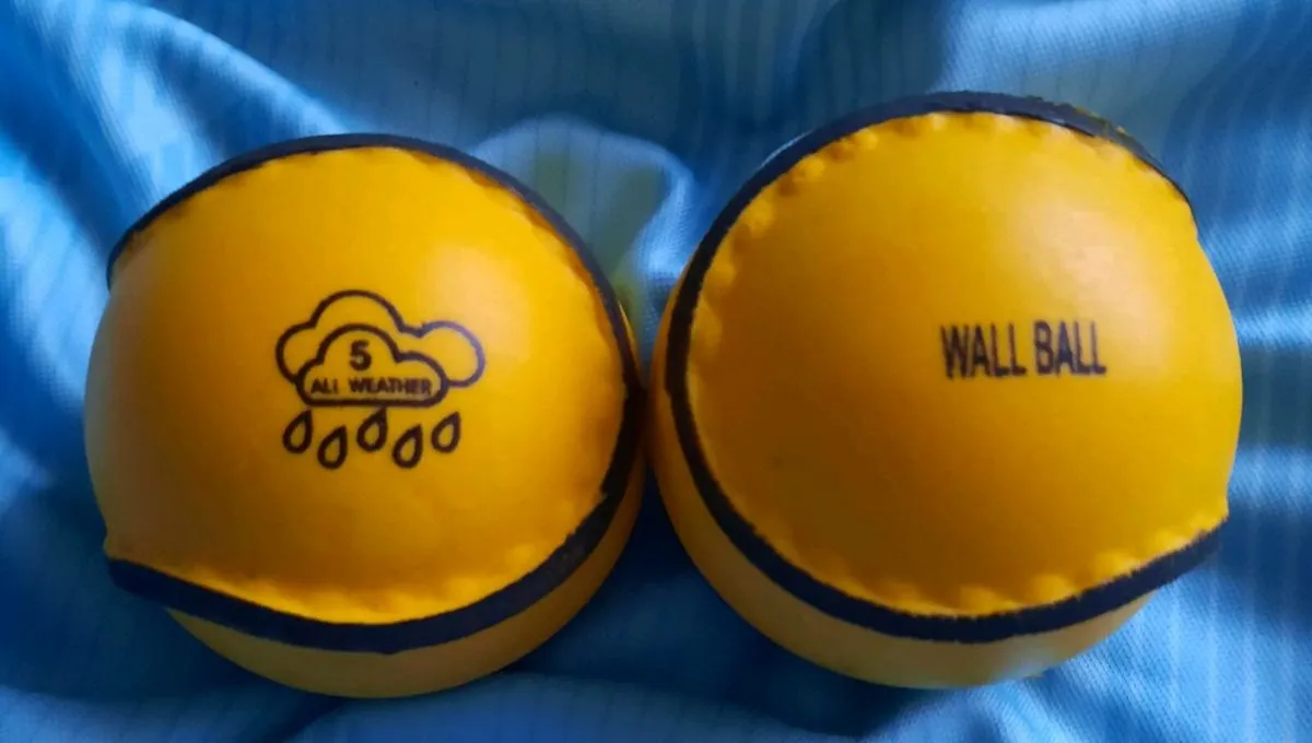 Hurling balls - Image 1