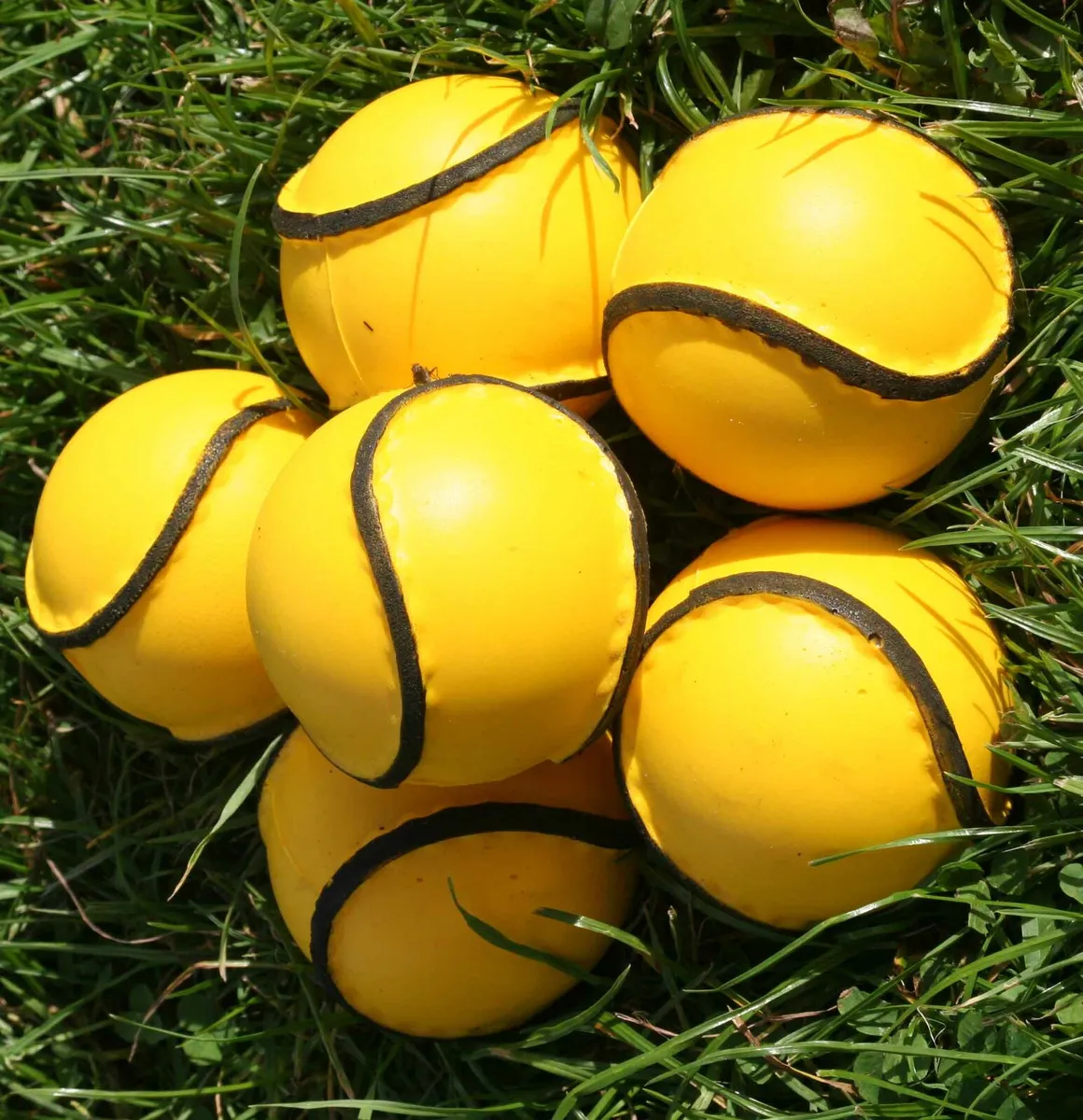 Hurling balls - Image 2