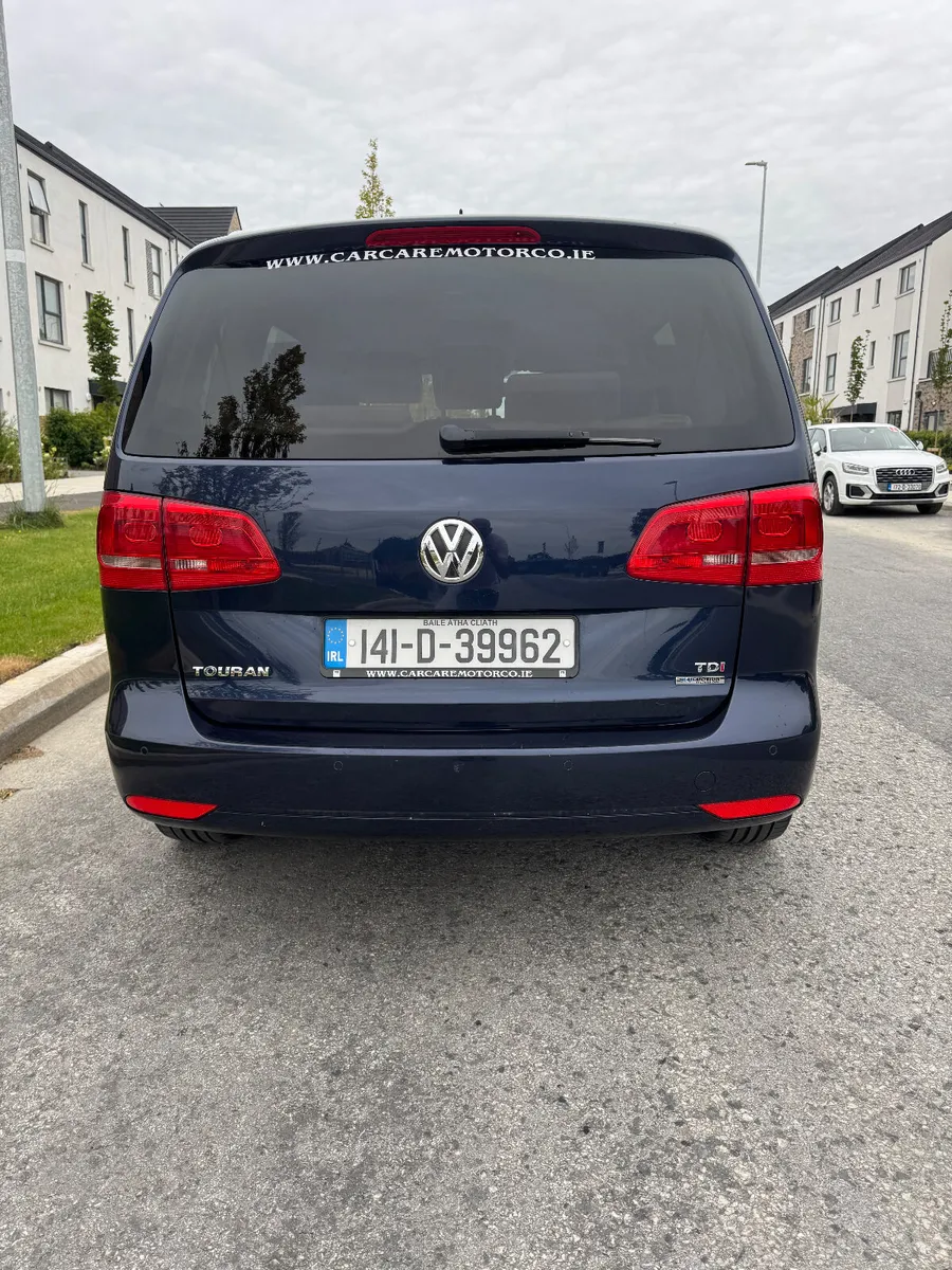 Volkswagen Touran 2014 in Great  condition wit Nct - Image 2