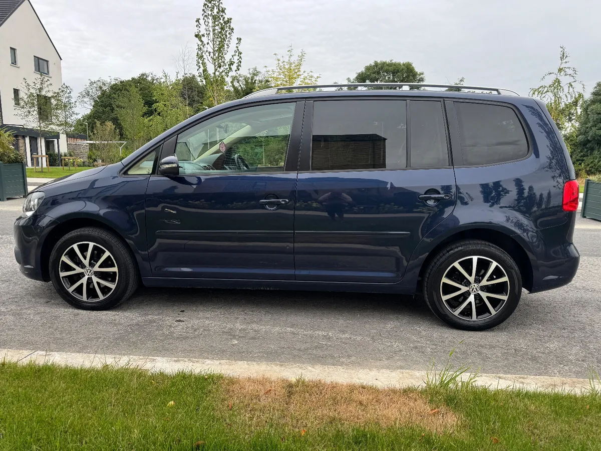 Volkswagen Touran 2014 in Great  condition wit Nct - Image 4