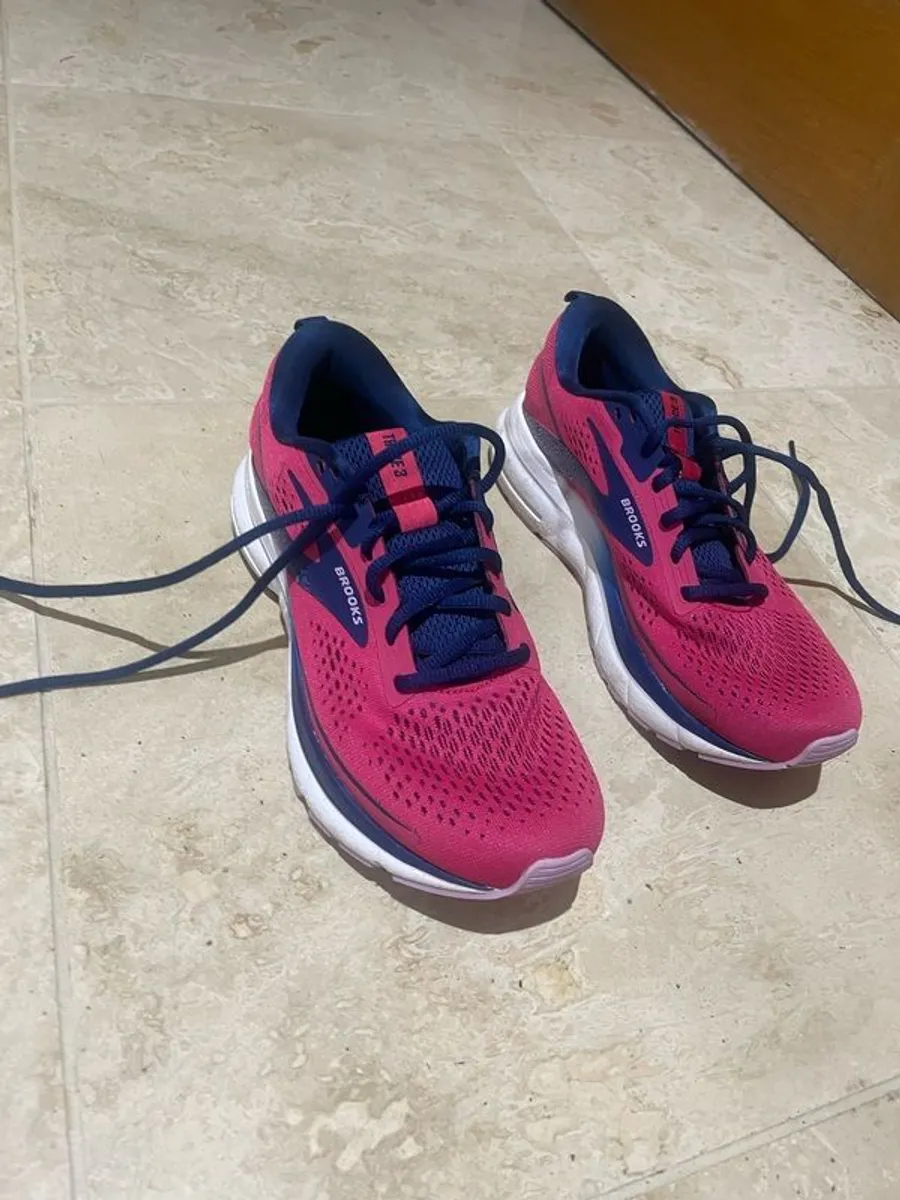 Brooks Ladies Runners - Image 3