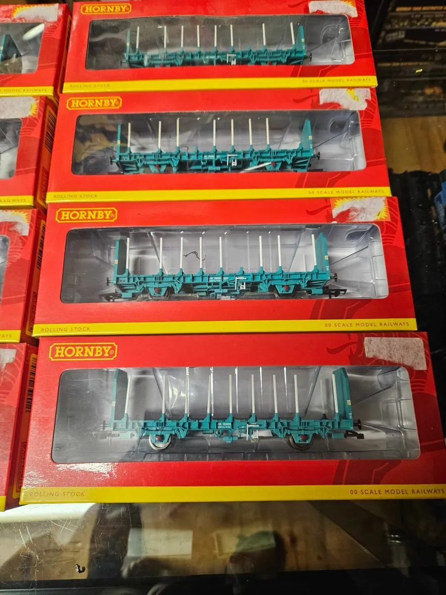 Hornby OO Gauge Log Wagons - Image 3
