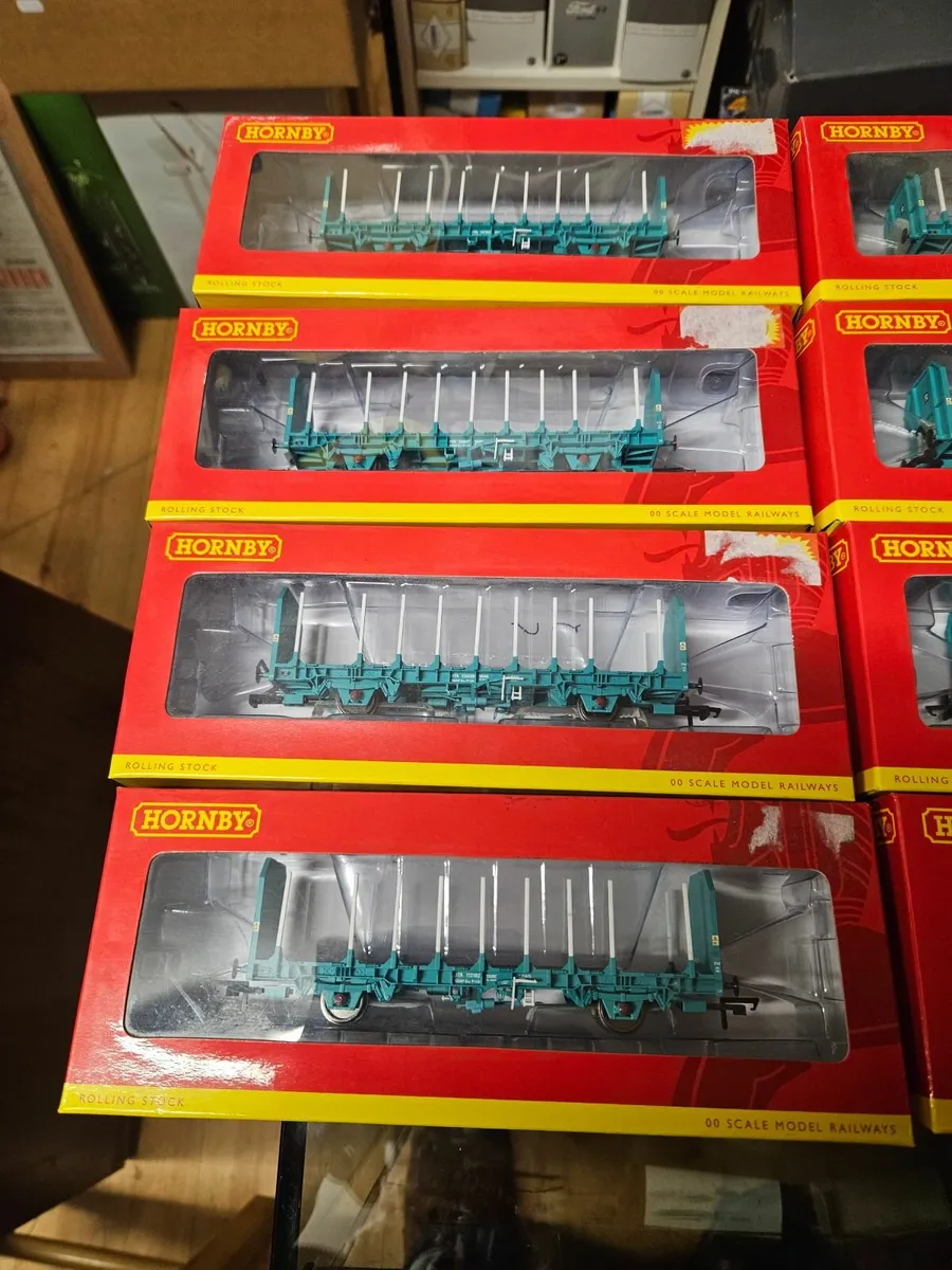 Hornby OO Gauge Log Wagons - Image 4