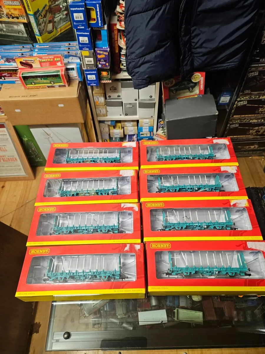 Hornby OO Gauge Log Wagons - Image 1