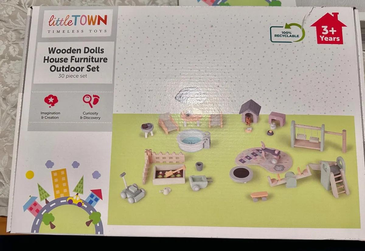 Wooden Dolls House - Image 1