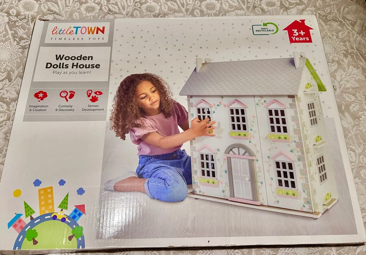 Wooden Dolls House - Image 2