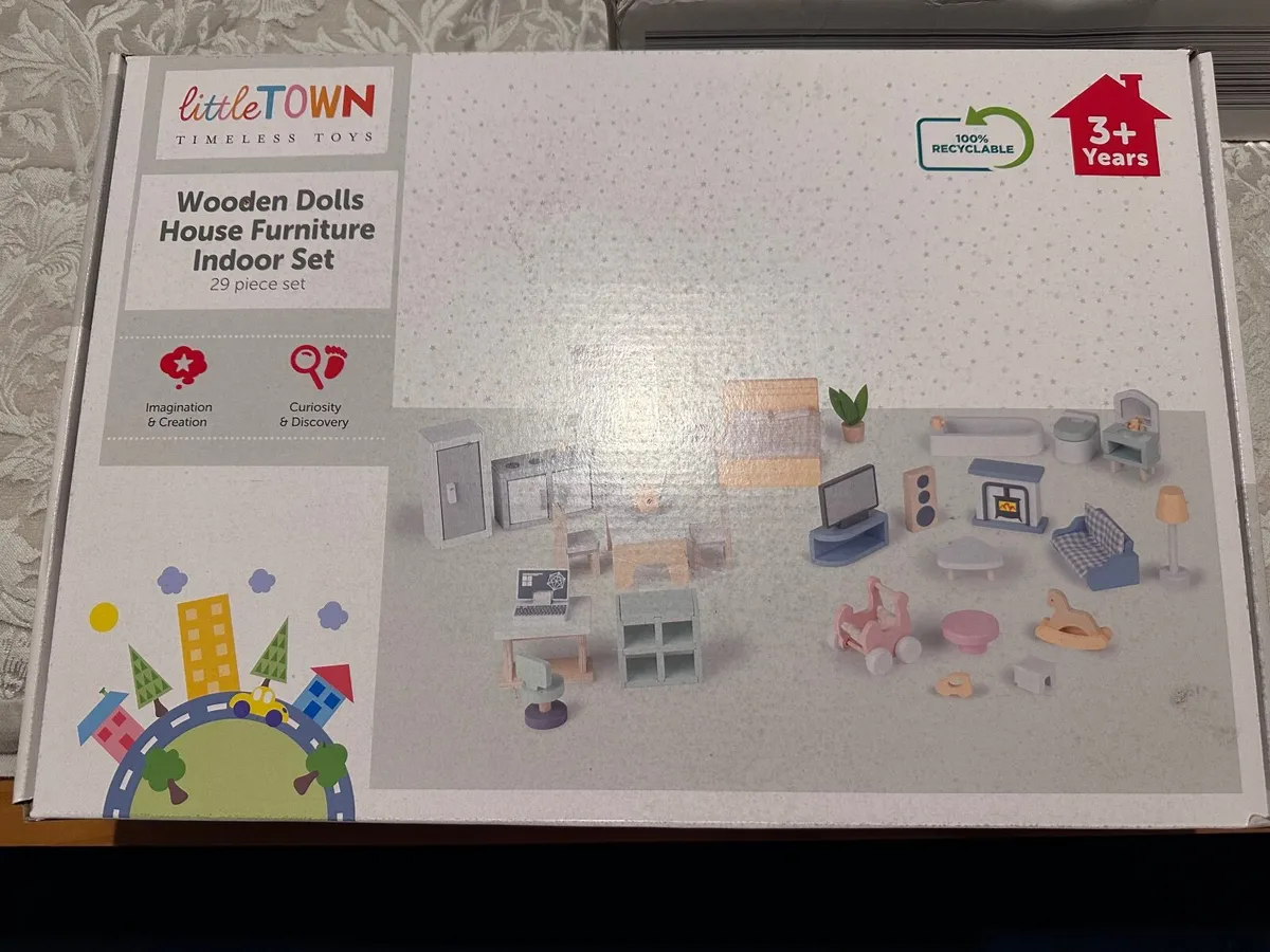 Wooden Dolls House - Image 3