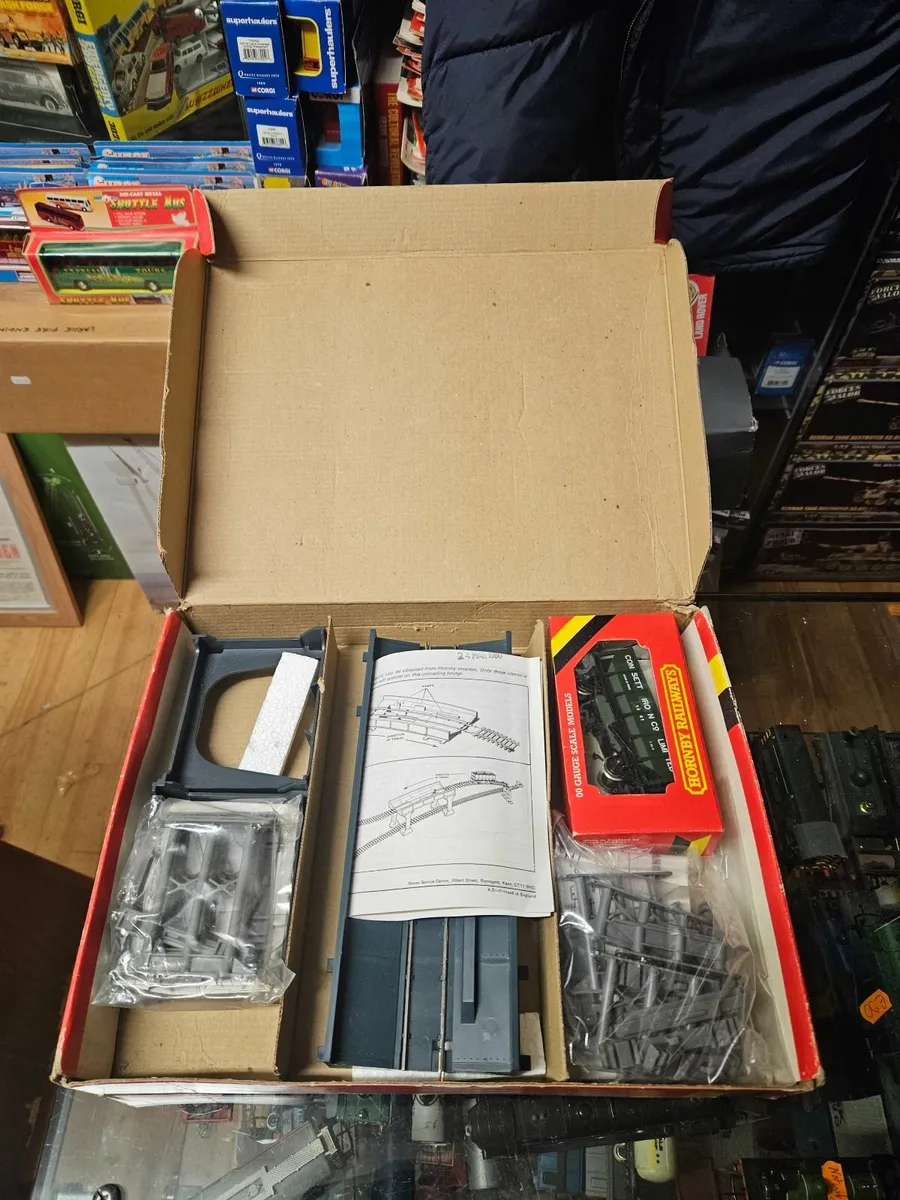 Hornby OO Gauge Hopper Set - Image 2