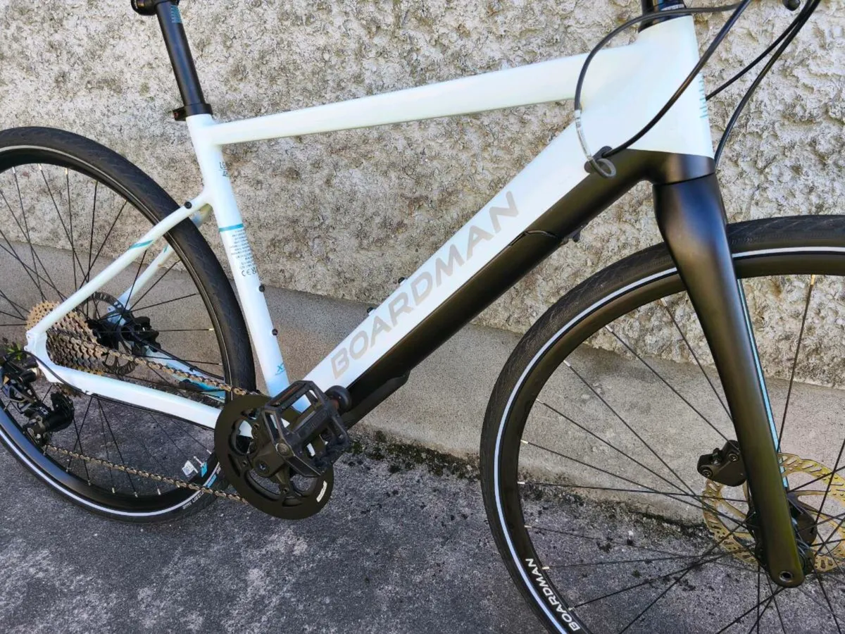 Boardman HYB 8.9 E-bike like new - Image 3