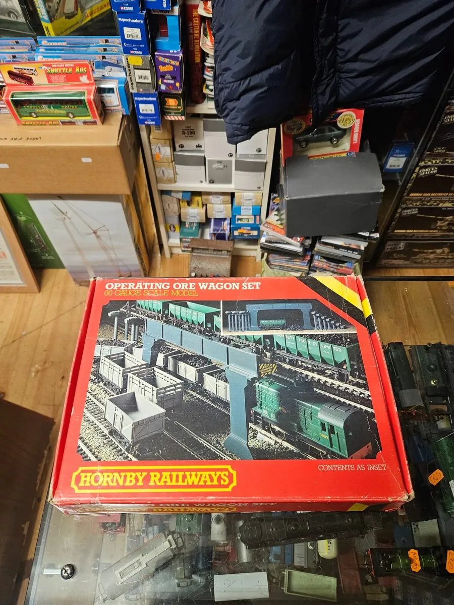 Hornby OO Gauge Hopper Set - Image 1
