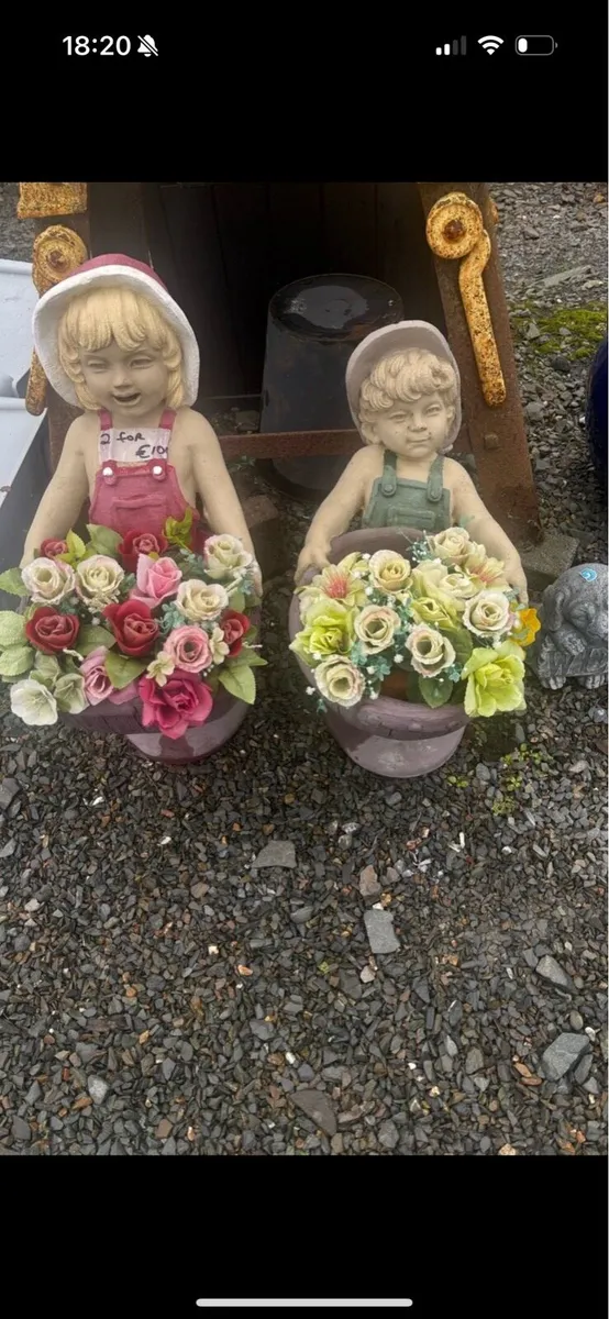 2 Gardan ornaments - Image 1