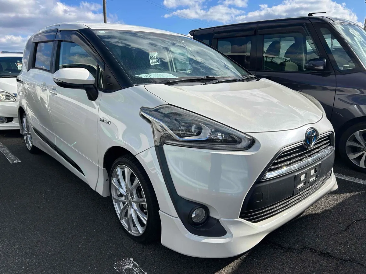 Sienta Hybrid 7Seat, Deposit to secure, Refundable - Image 2