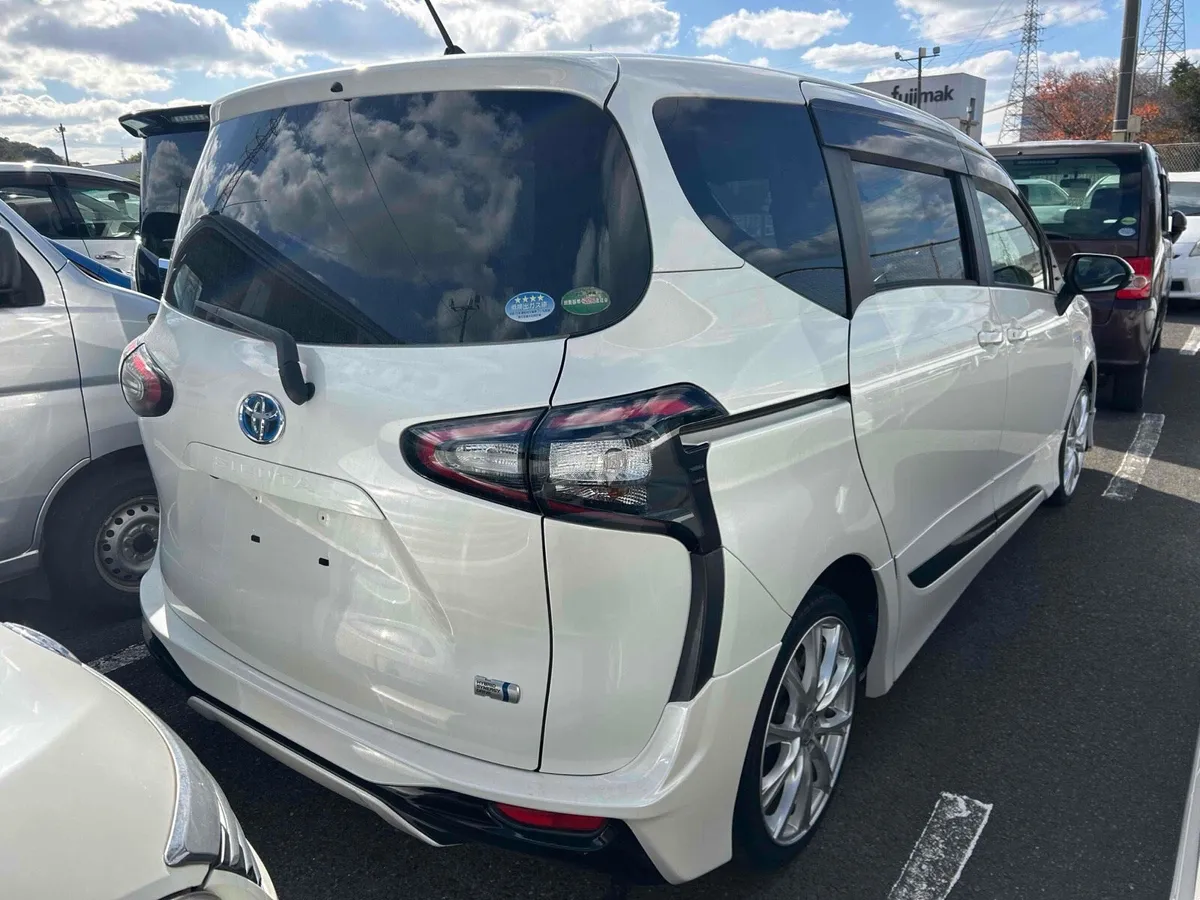 Sienta Hybrid 7Seat, Deposit to secure, Refundable - Image 3