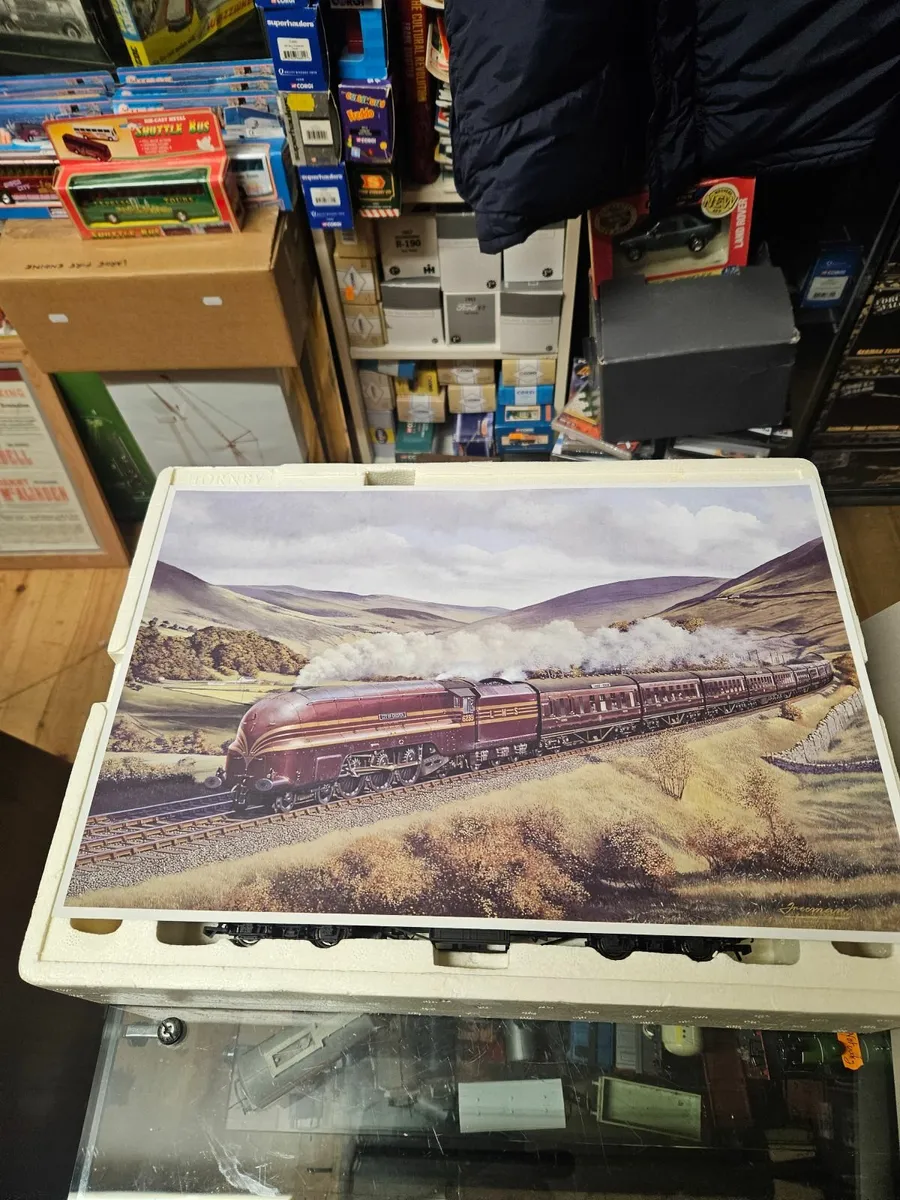 Hornby The Days of Red and Gold Train Pack - Image 4