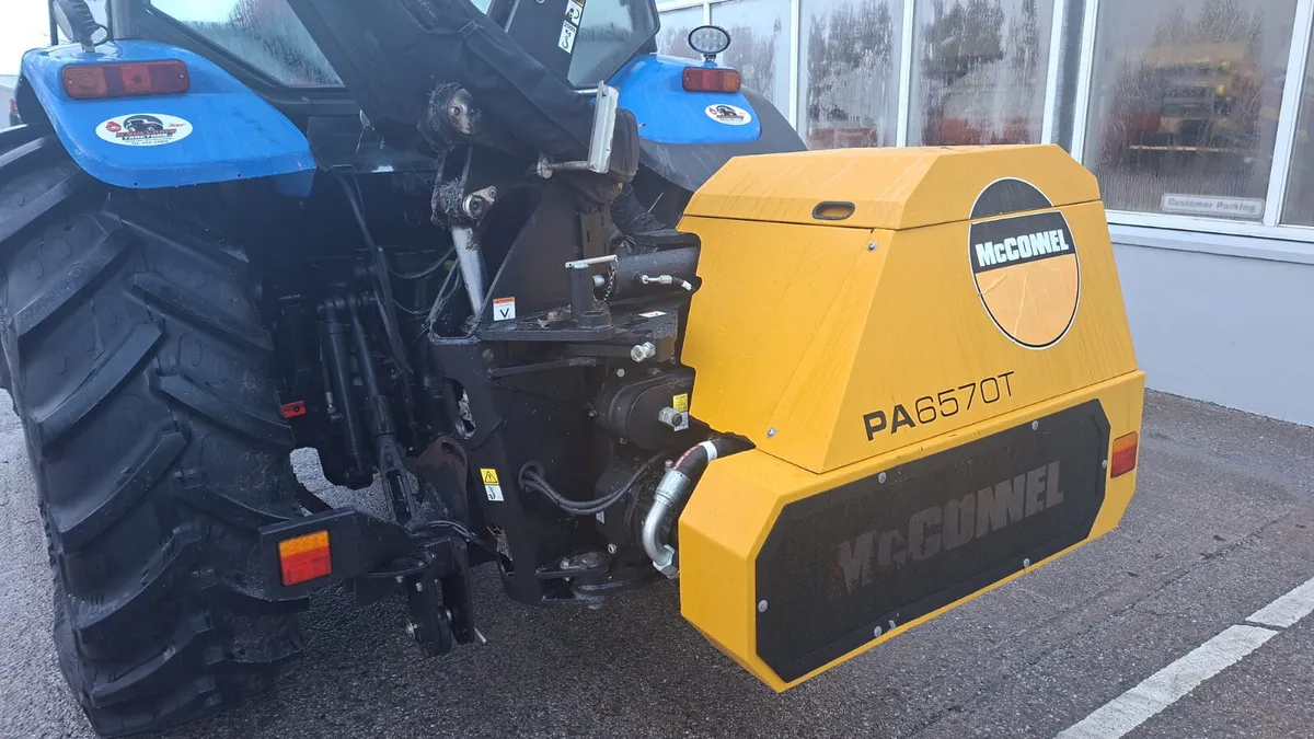 McConnel 6570T Hedge Cutter AS NEW - Image 3
