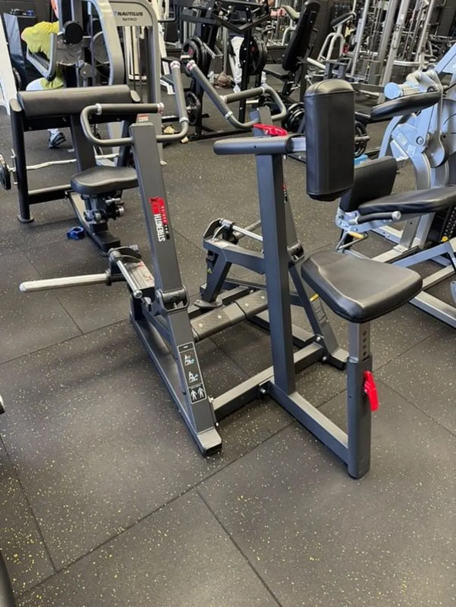 Plate Loaded Row - StrengthMax - Image 1