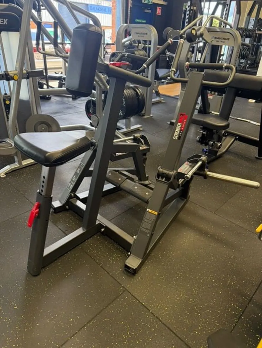 Plate Loaded Row - StrengthMax - Image 3