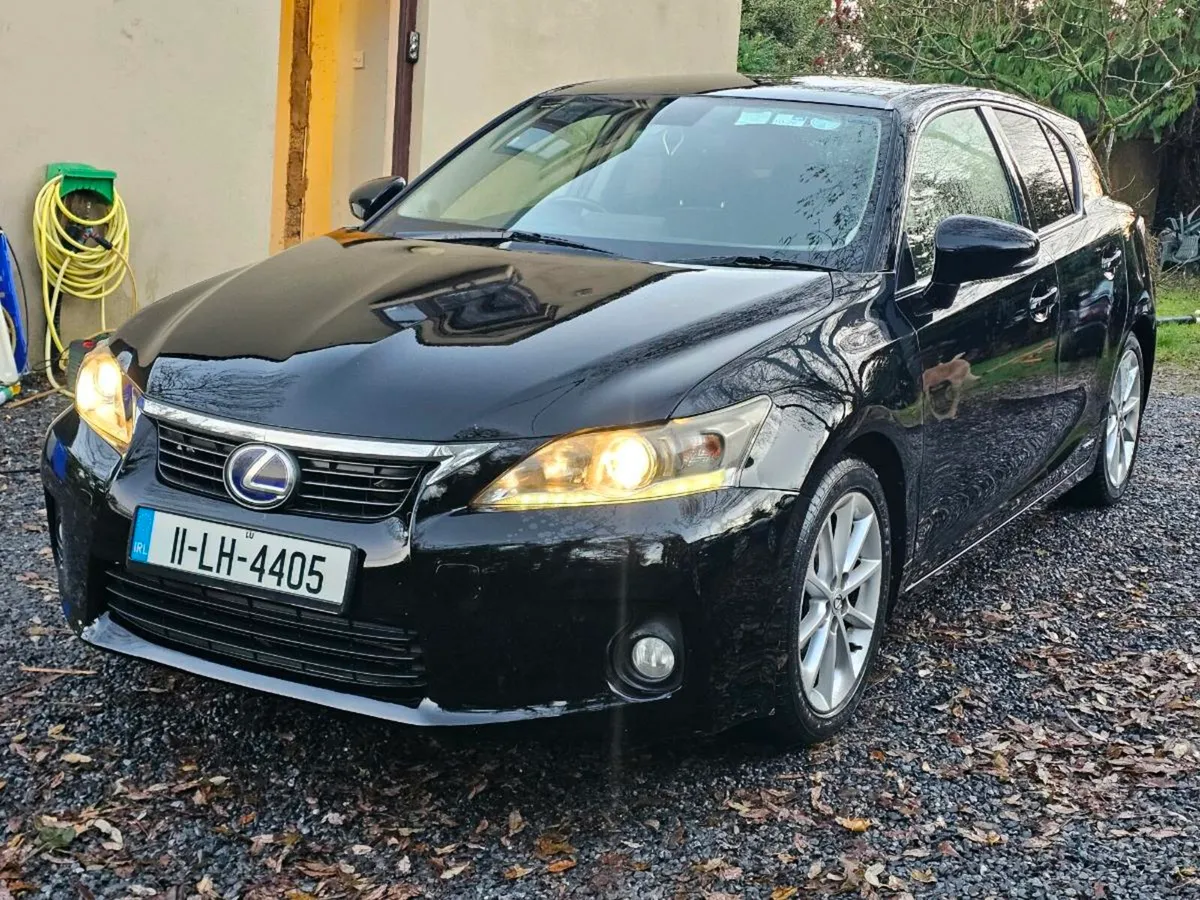 Lexus CT200H - Image 1