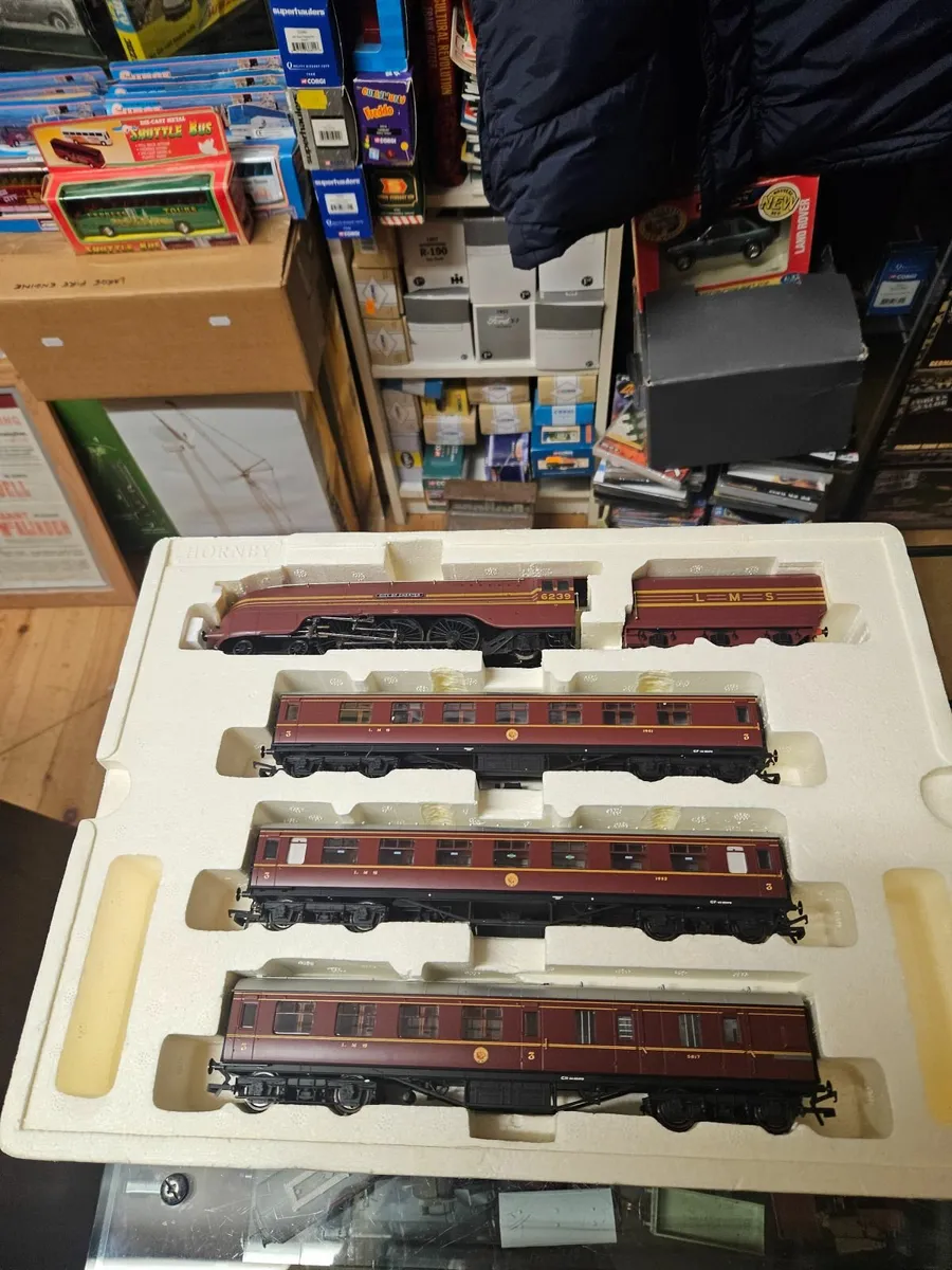 Hornby The Days of Red and Gold Train Pack - Image 3
