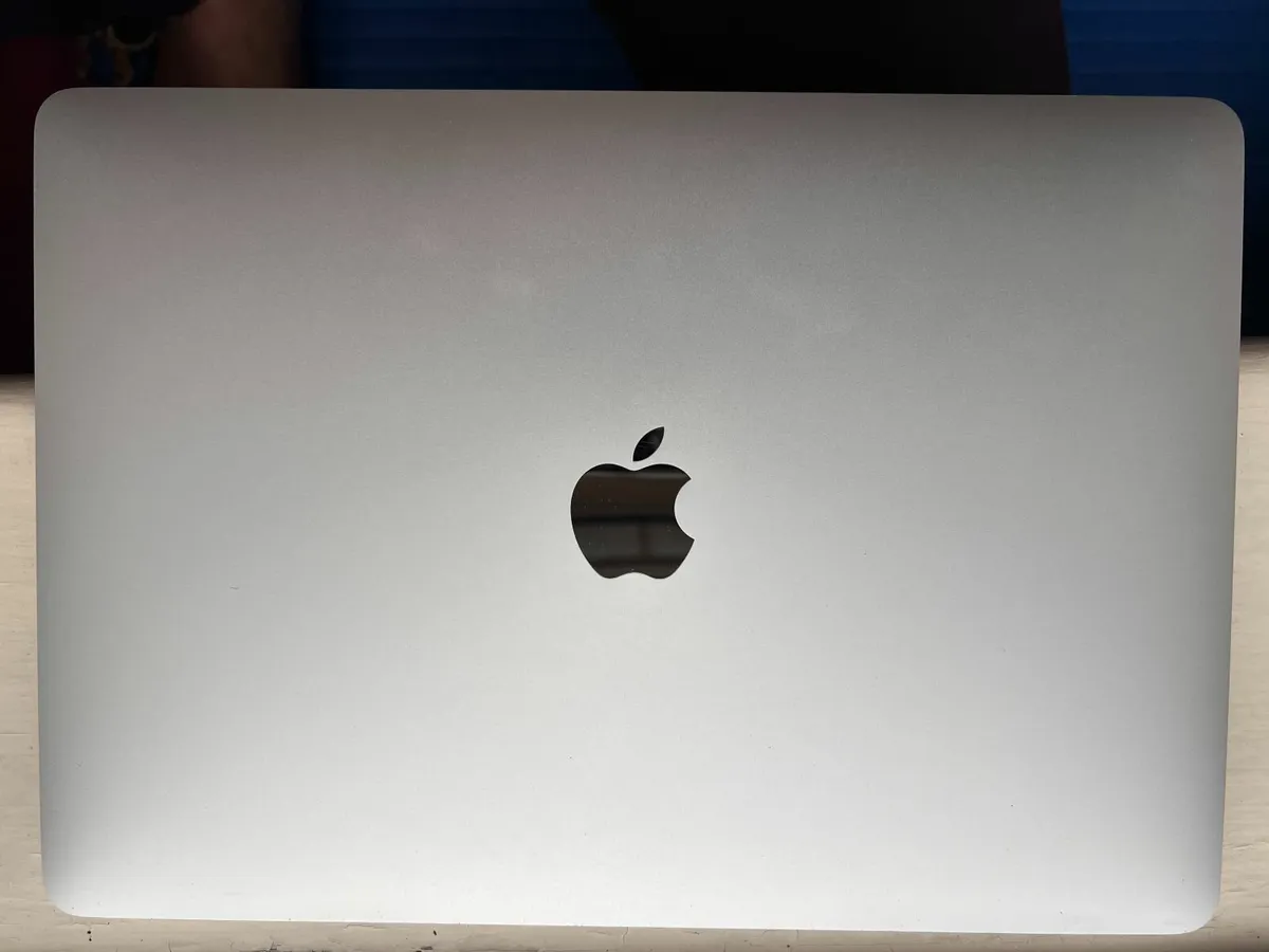 📌 MacBook Pro 13” (2020) – i5 / 16GB RAM / 512GB - Image 1