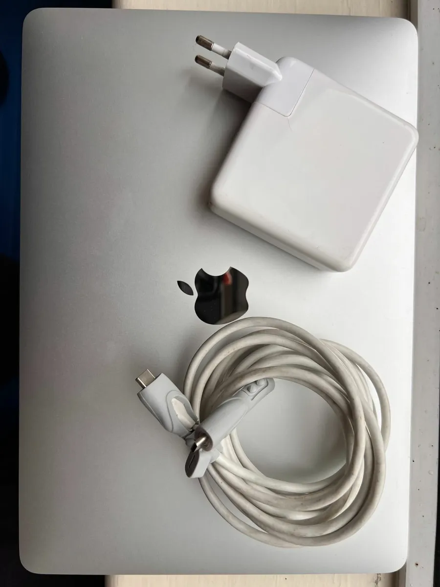 📌 MacBook Pro 13” (2020) – i5 / 16GB RAM / 512GB - Image 3