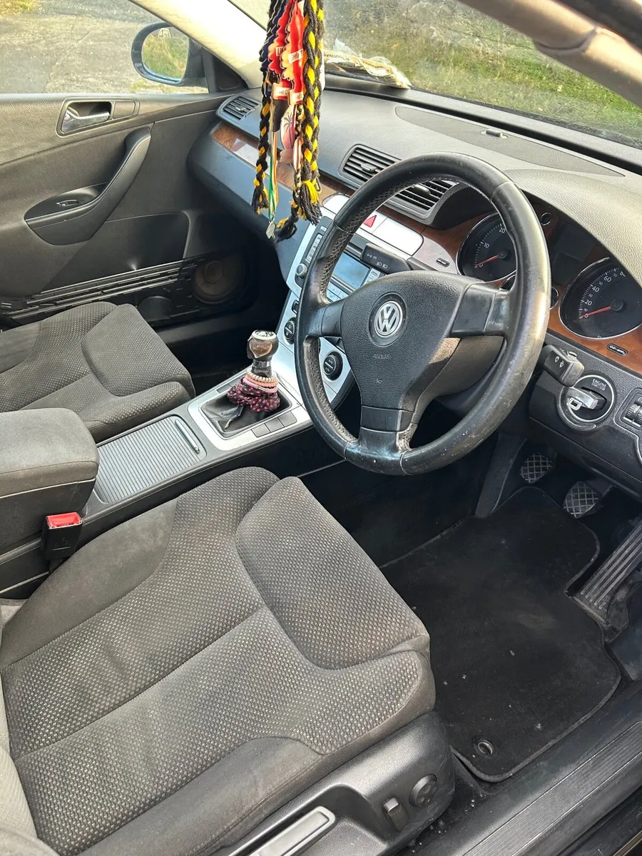 Volkswagen Passat 2007 - Image 2
