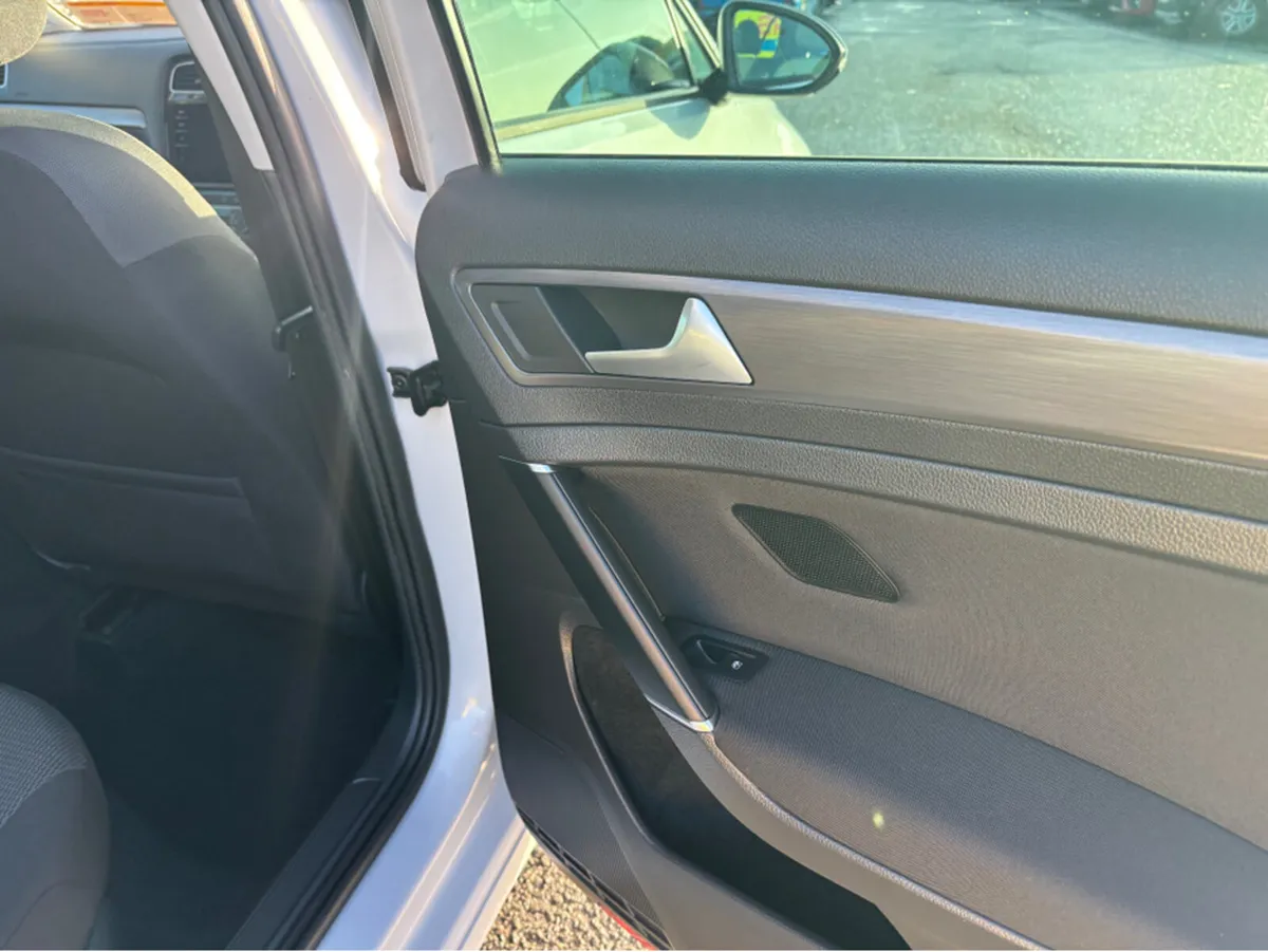 Volkswagen Golf 1.2 TSI AUTO DSG Only 80000 kms Fi - Image 4