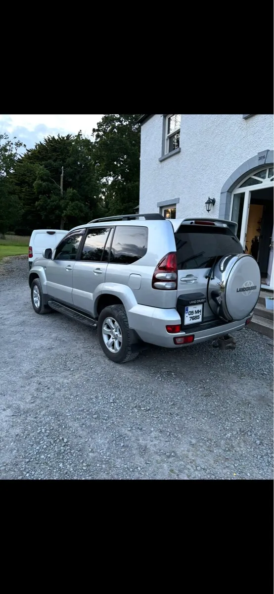 Land Cruiser Crew Cab - Image 1