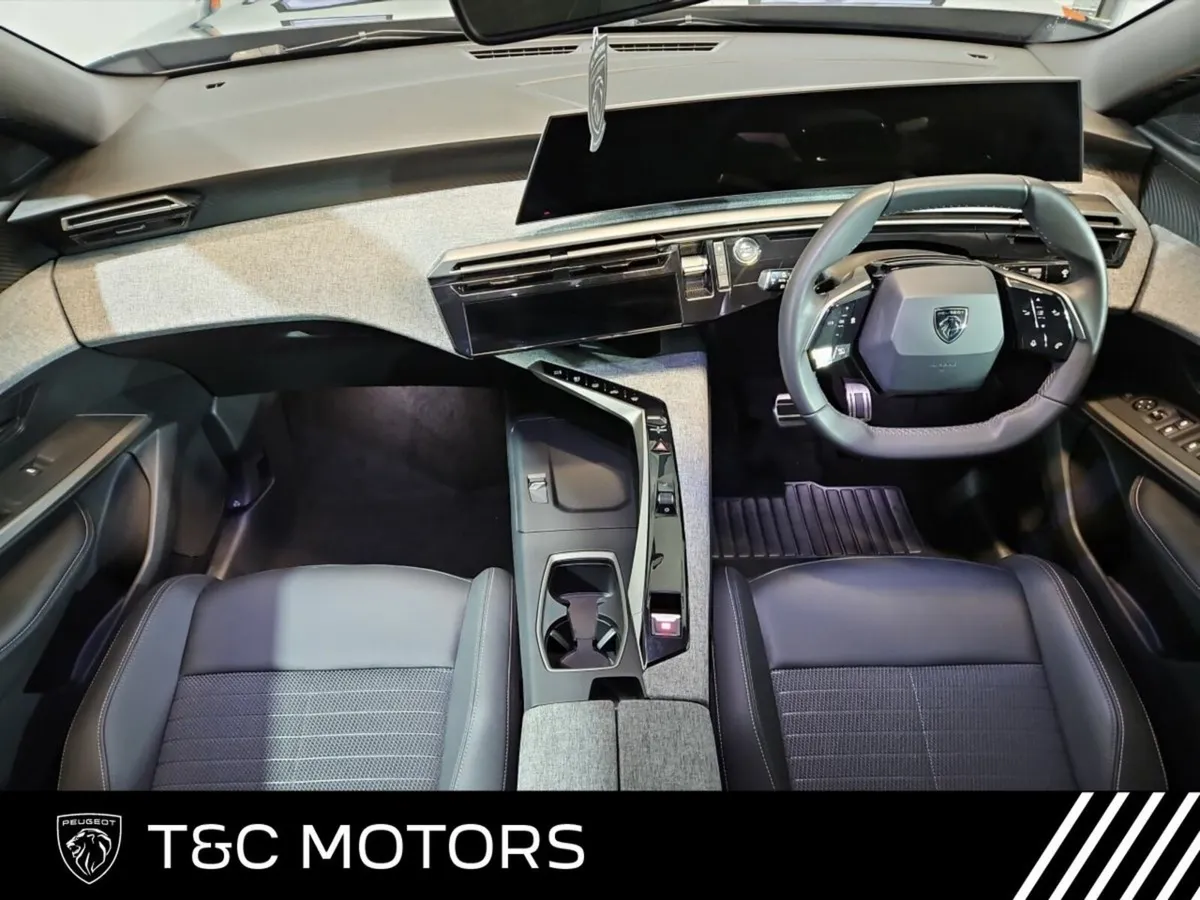 Peugeot 3008 Allure 1.2 MHEV - Automatic, Adaptive - Image 3
