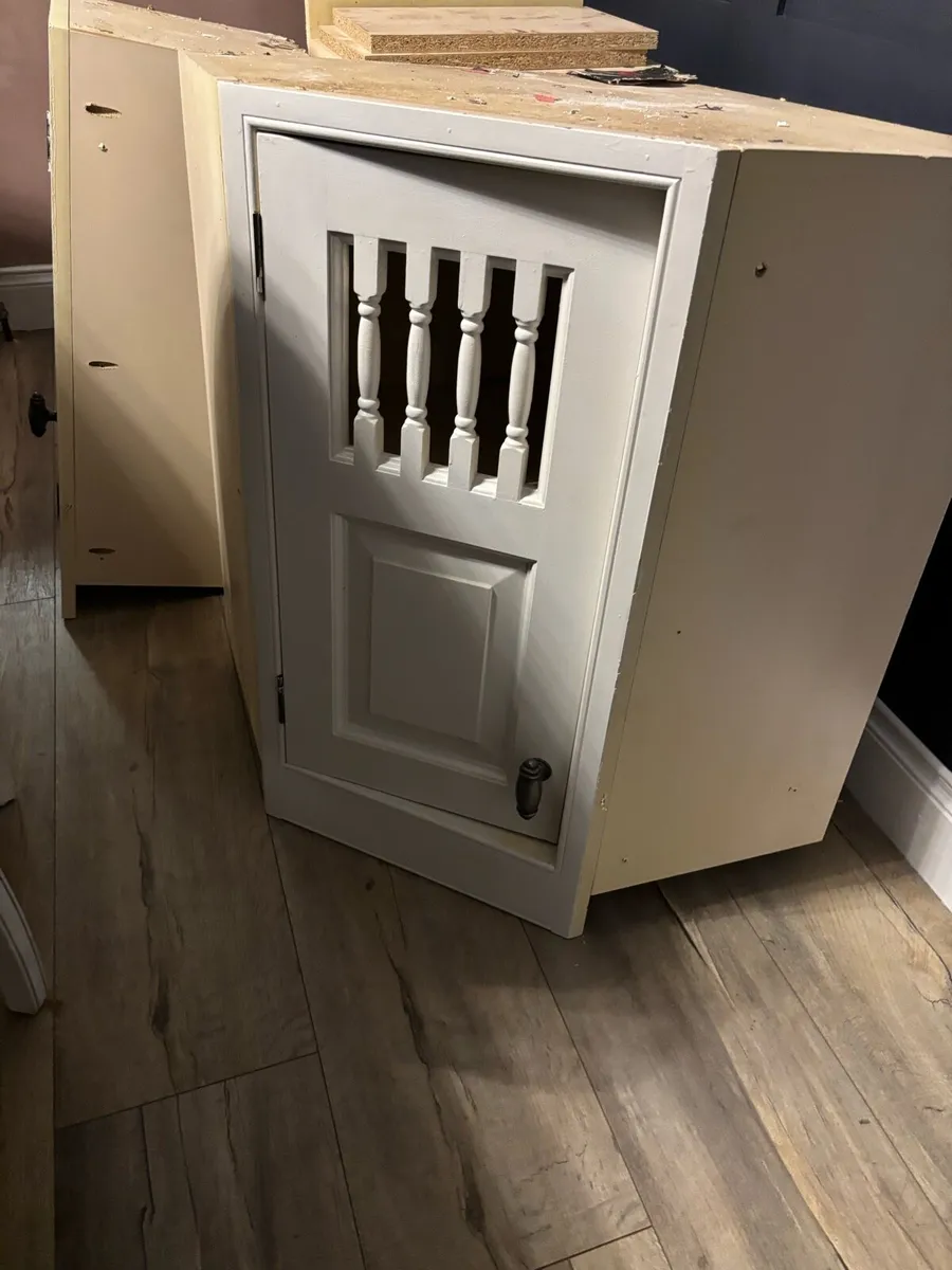 Kitchen units - Image 1