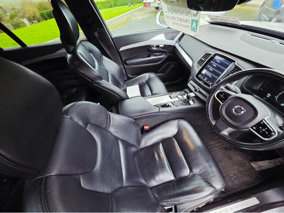 Volvo XC90 2.0 D5 MOMENTUM 225BHP 5DR AUTO - Image 4
