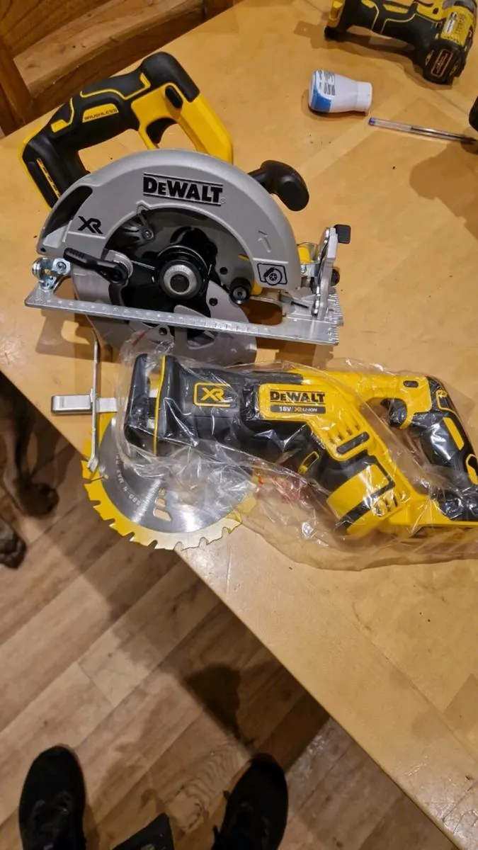 Dewalt Battery Reciprocating saw + Circular Saw