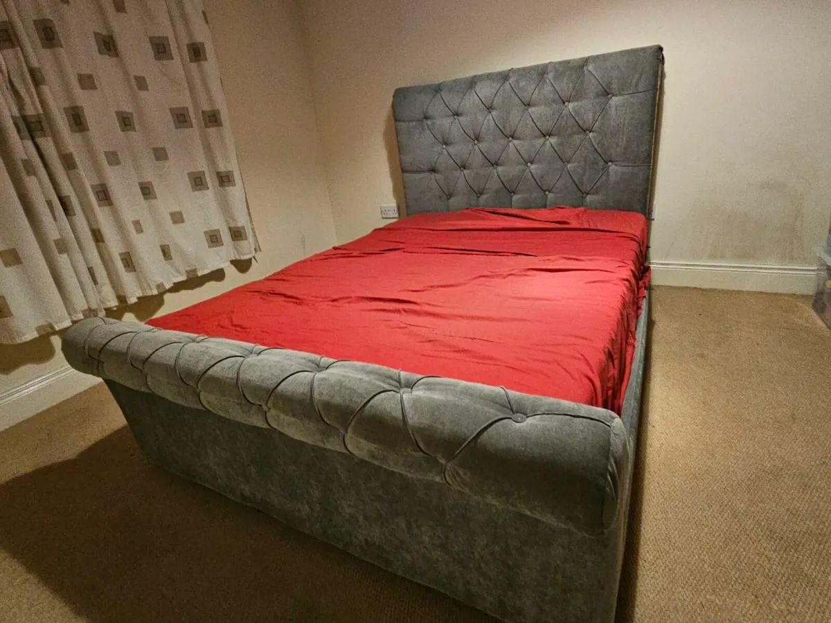 Bed frame - Image 1