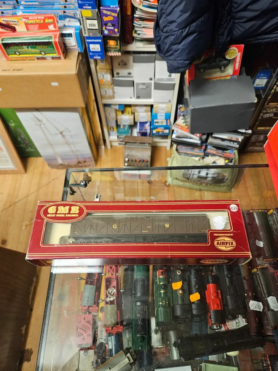 Hornby Airfix OO Gauge Parcel Van