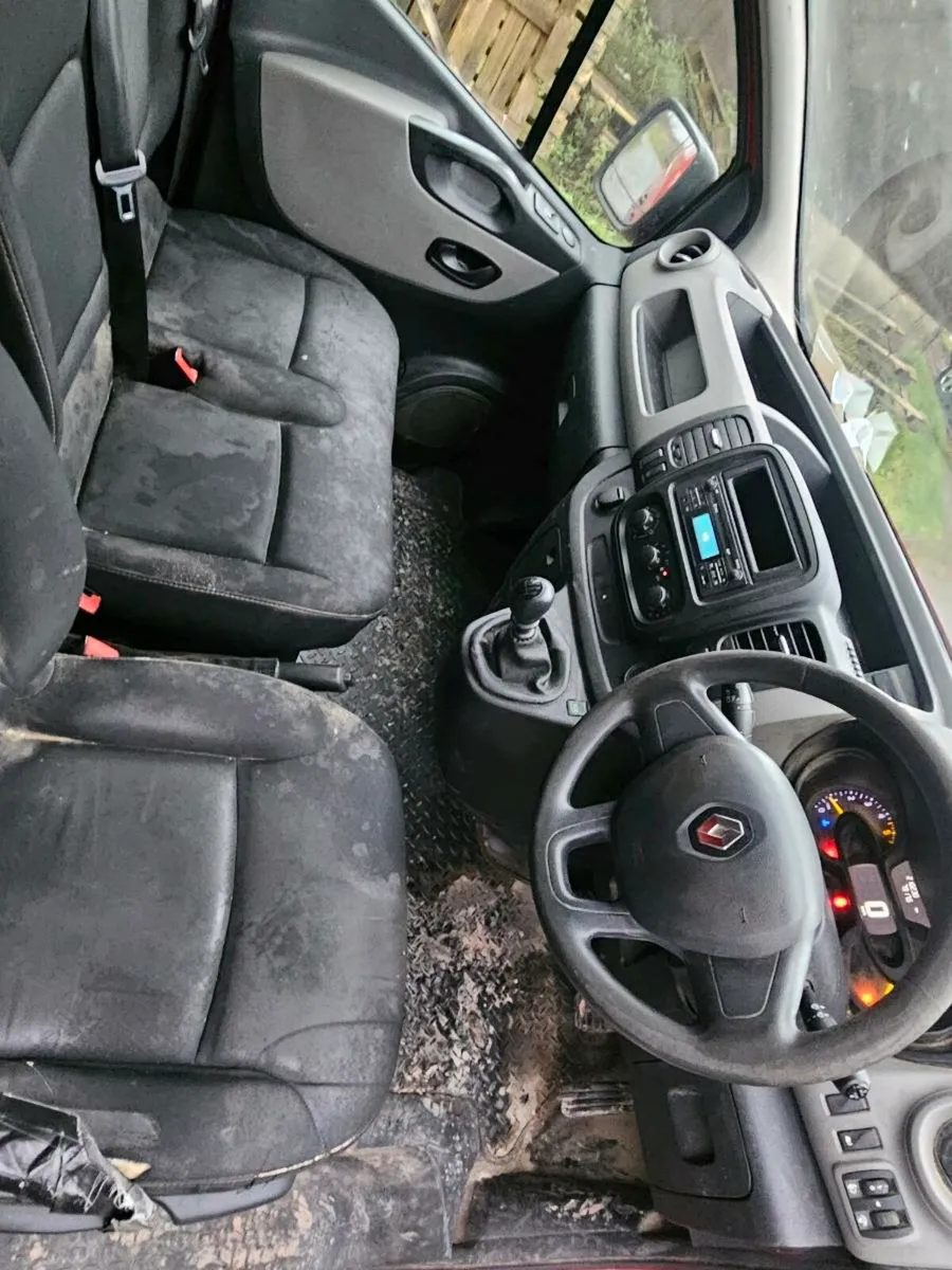 2015 renault traffic - Image 3
