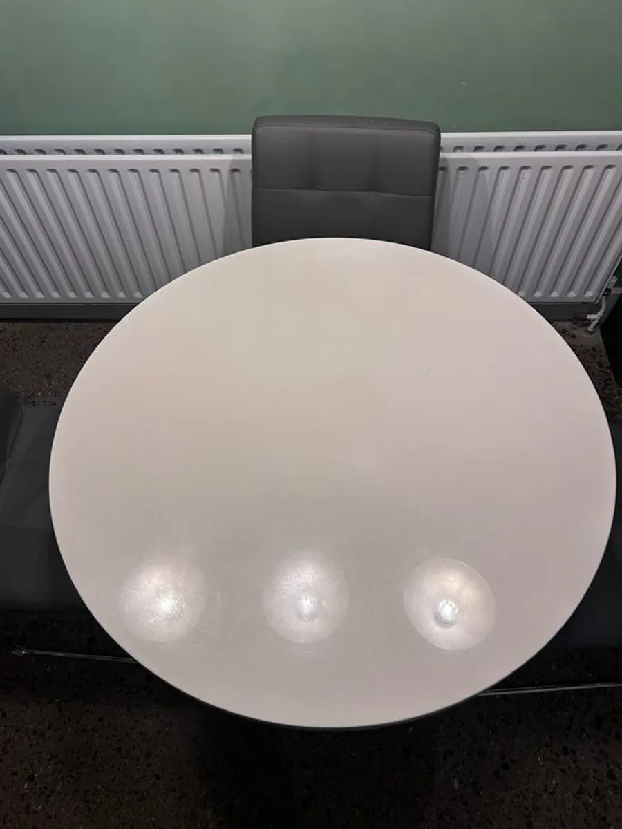 table & chairs - Image 3