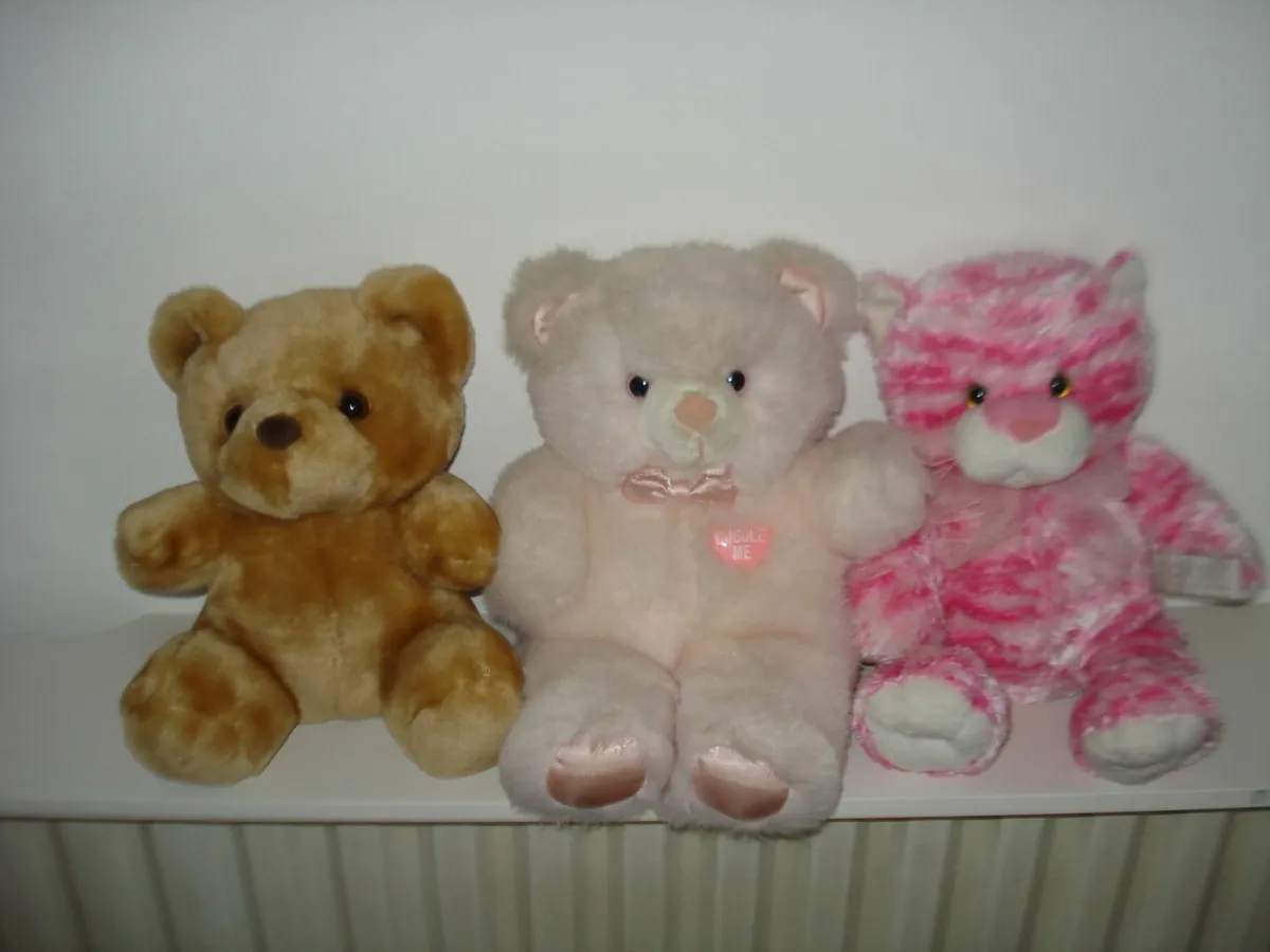 3 CUDDLY TEDDY BEARS. - Image 2