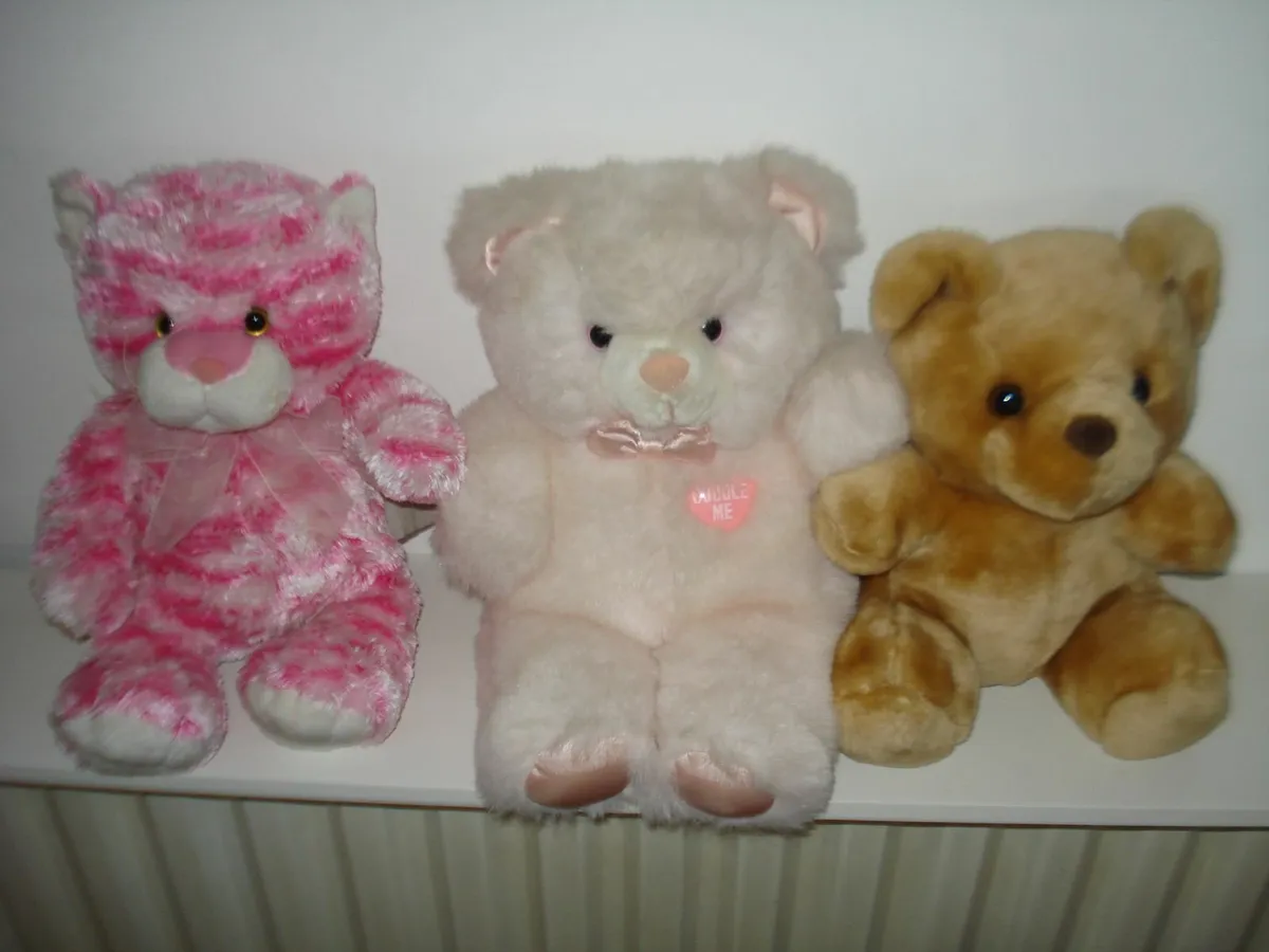 3 CUDDLY TEDDY BEARS. - Image 3